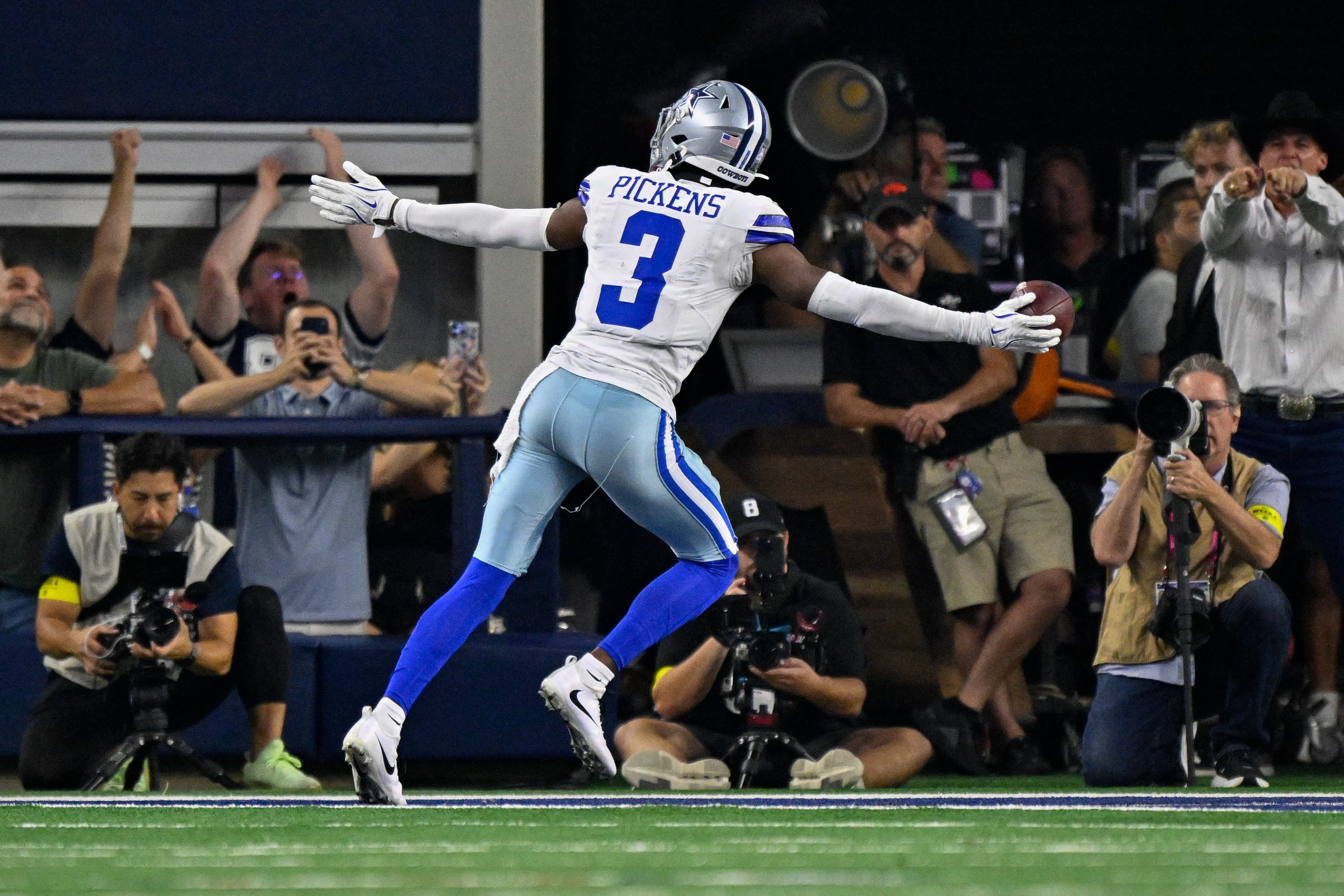 Cowboys WR George Pickens officially signs franchise tag