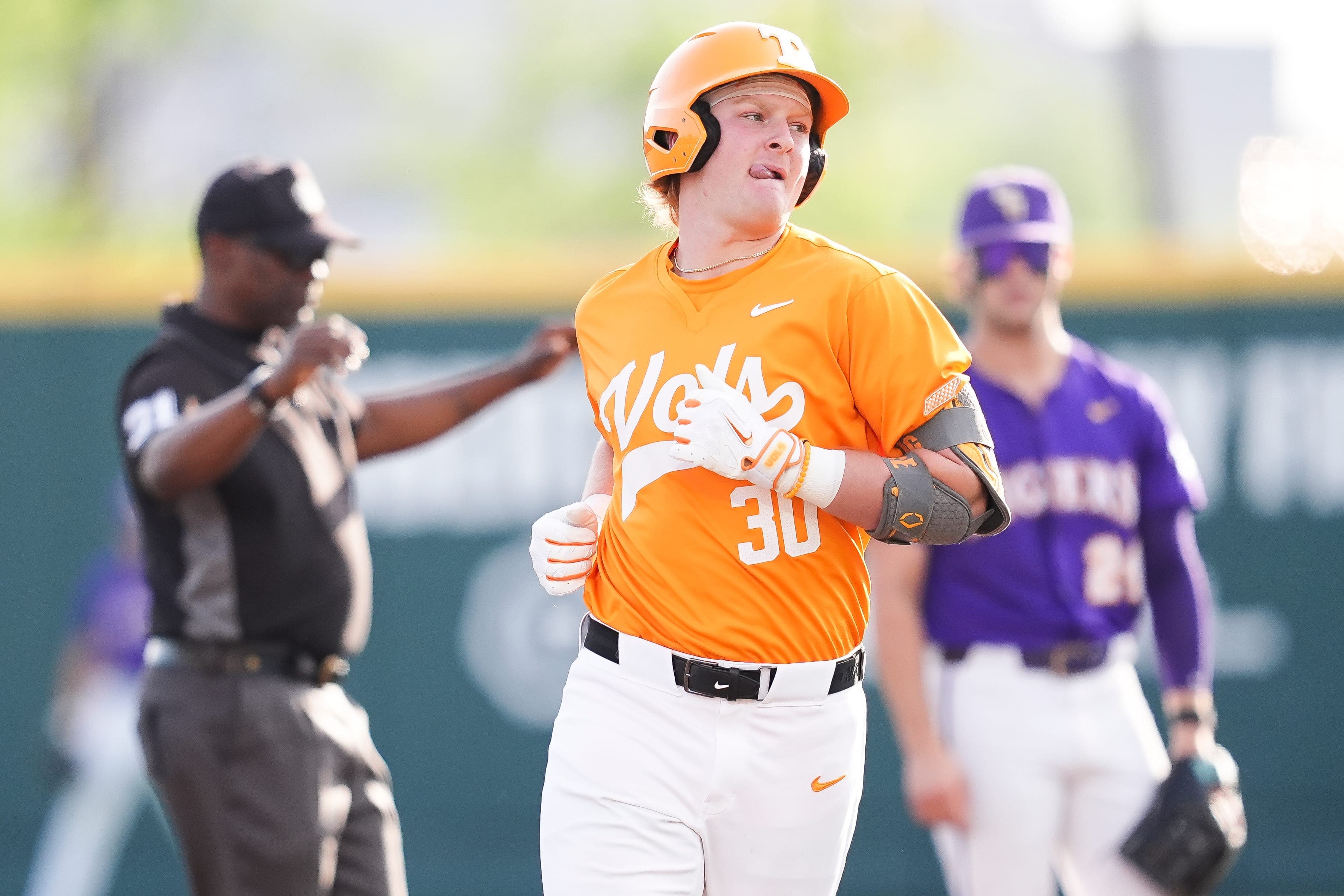 Tennessee suffers more late-inning heartbreak, drops opener to LSU 7-5