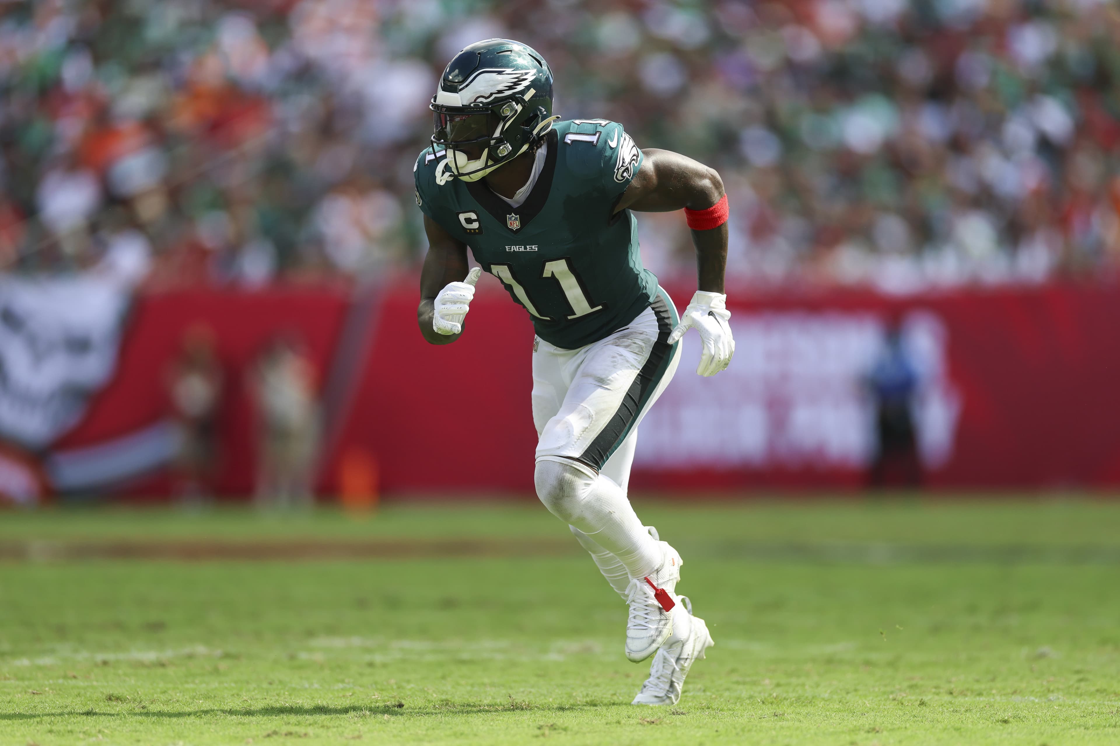 Patriots Watching Brown; Eagles Push for Shocker Play