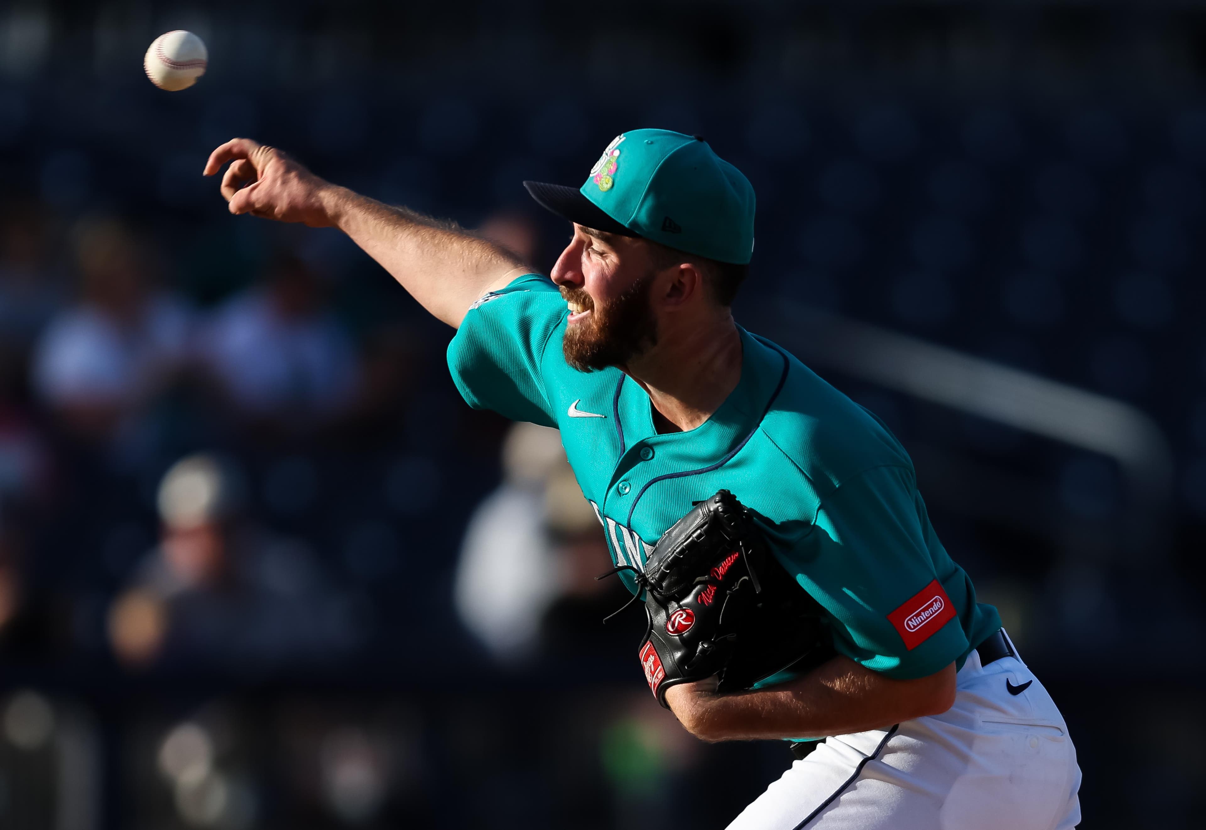Mariners call up RHP Nick Davila, option LHP Josh Simpson to Triple-A Tacoma