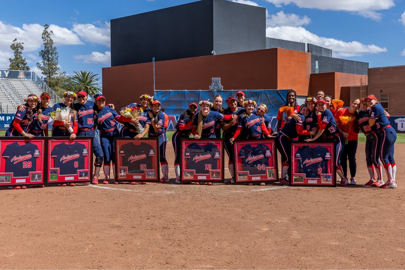 Arizona softball celebrates senior day with 3rd straight run-rule defeat of Houston