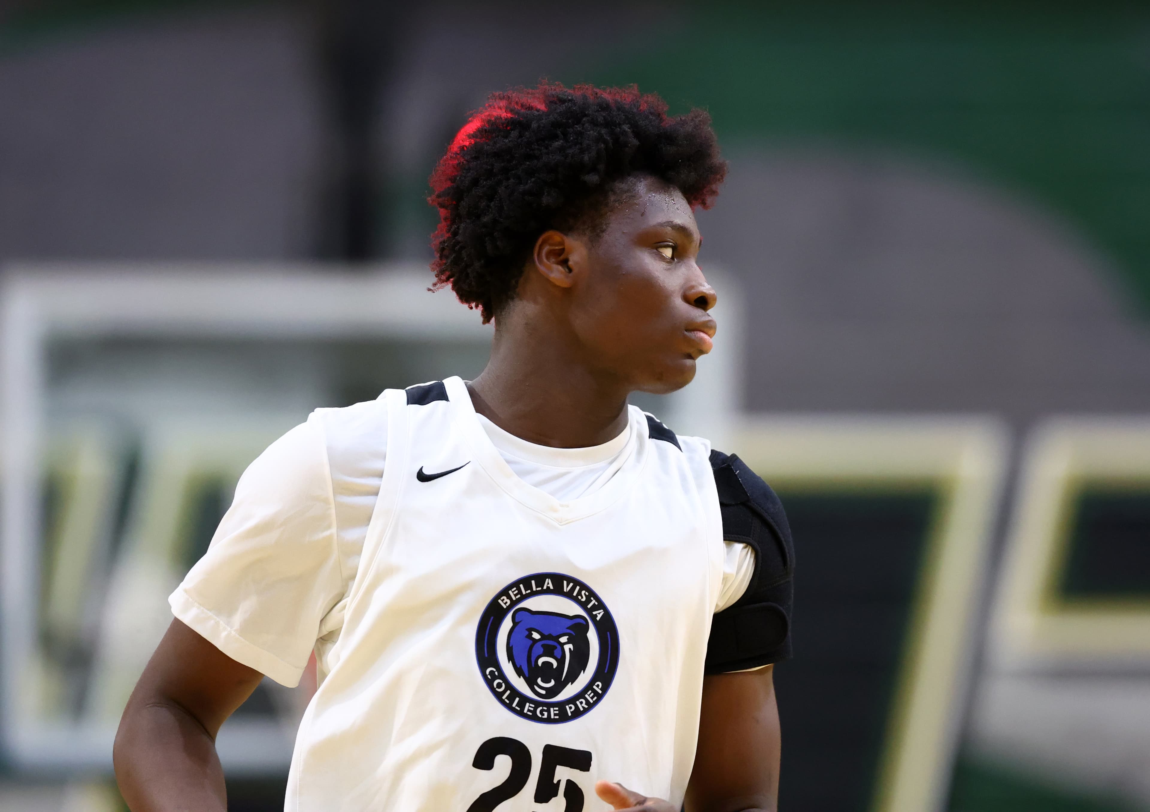 Paul Osaruyi, a top-10 recruit in 2027, offered by Kentucky; could be a reclass candidate