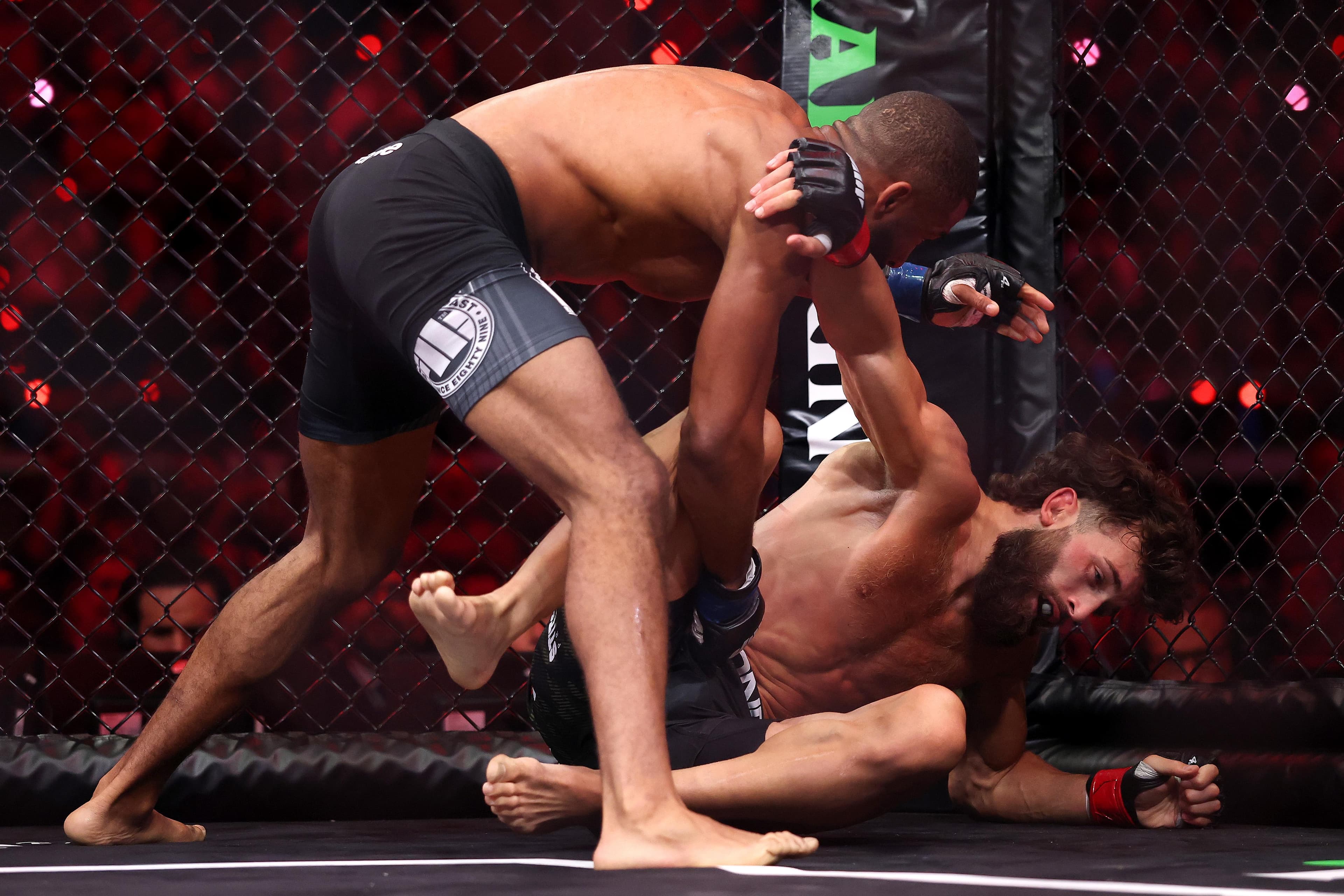 Rousey vs. Carano video: Salahdine Parnasse demolishes Kenneth Cross with vicious body shot knockout
