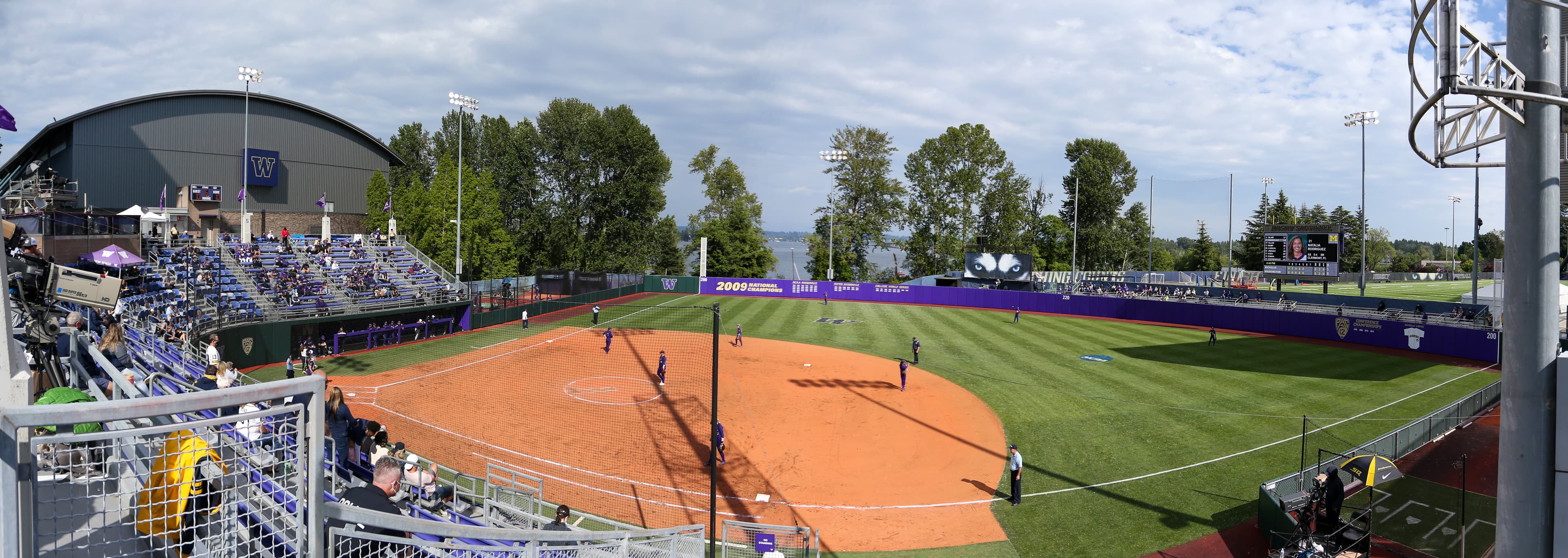 UW Softball Weekly Roundup: Huskies Keep Rolling With Road Sweep at Michigan