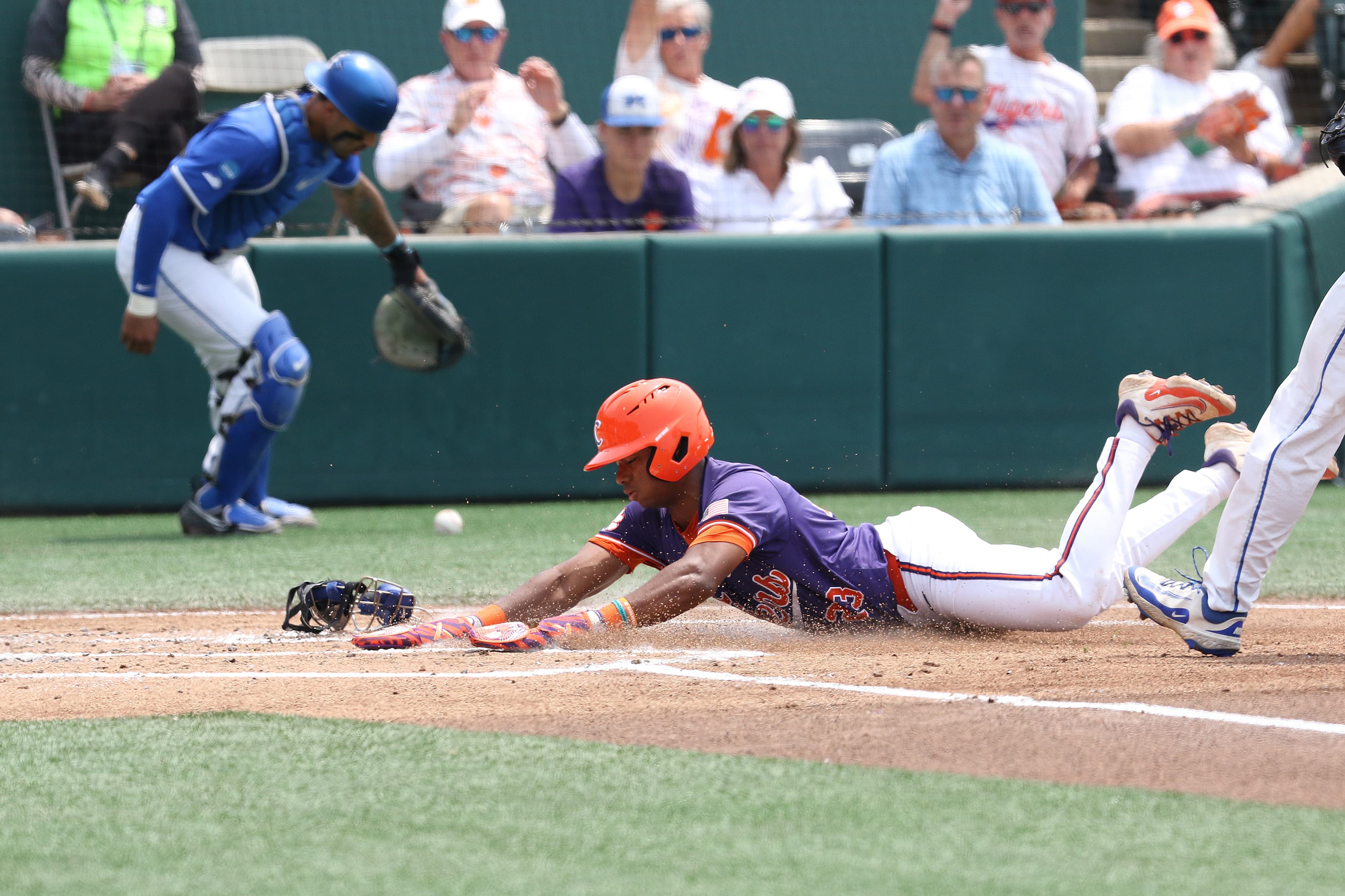 Clemson’s Late Collapse Fuels Coastal Carolina’s 11–9 Comeback Win