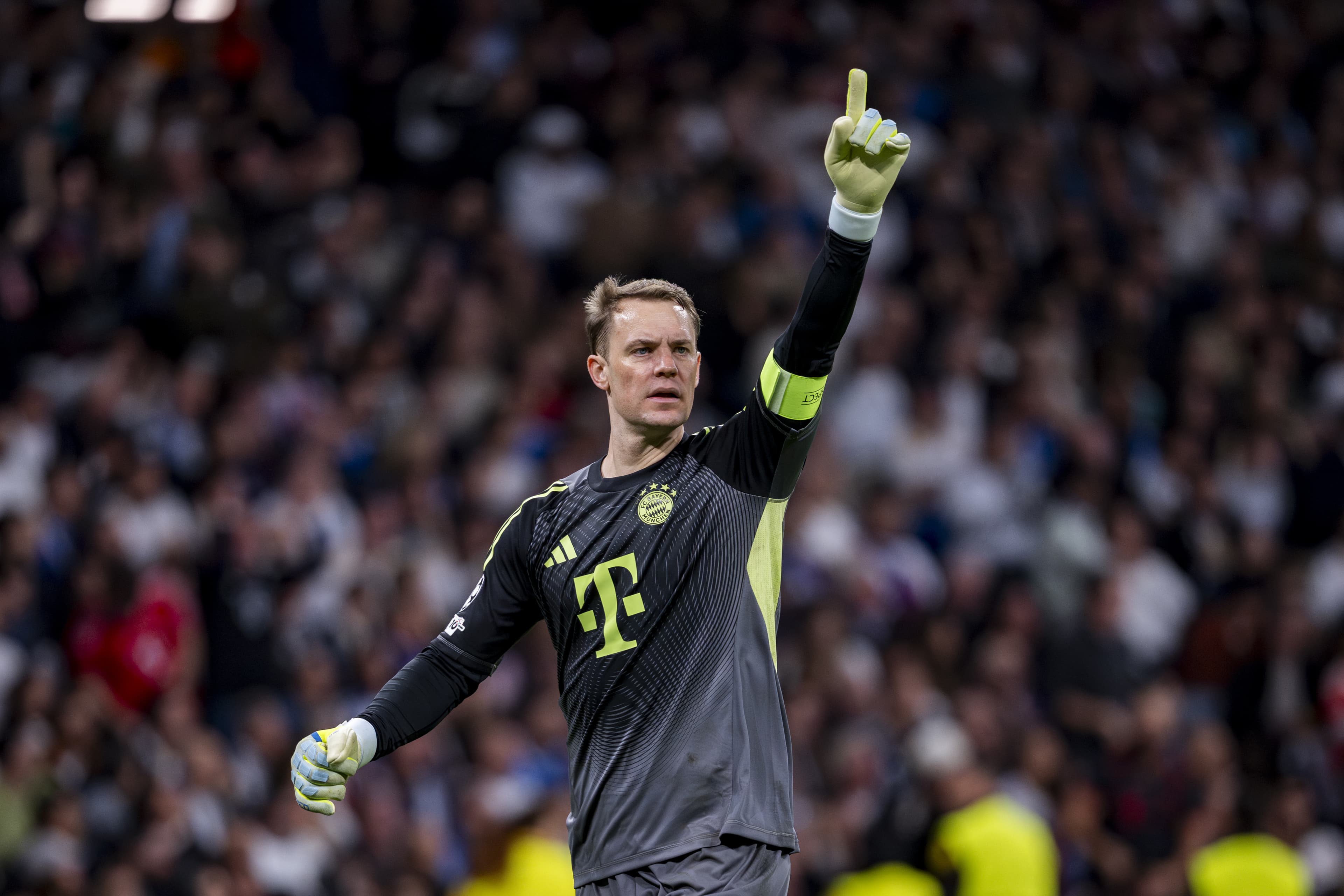 Manuel Neuer breaks goalkeeping record in Bayern Munich’s 2-1 triumph over Real Madrid