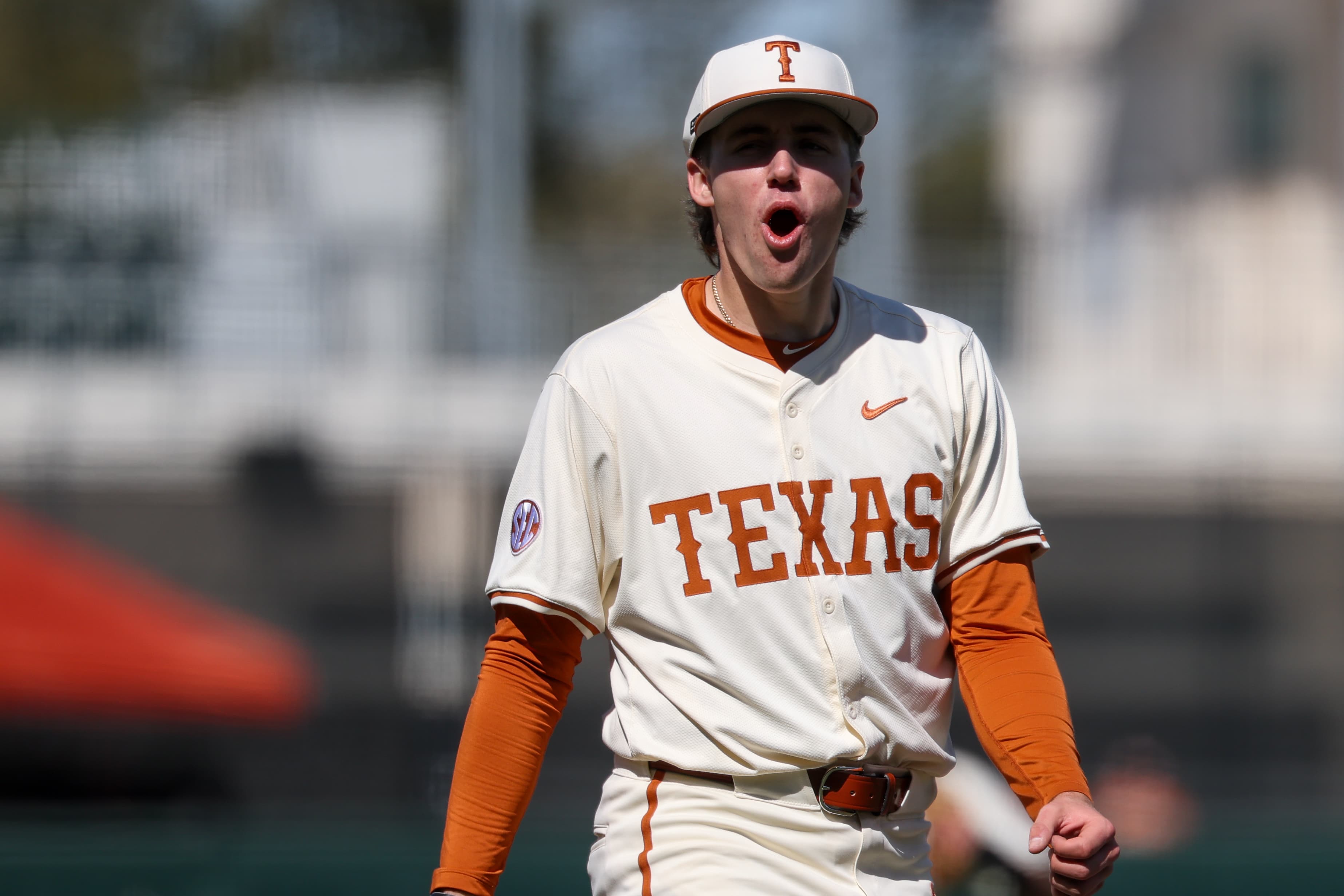 Texas Tees Up Ole Miss in 8-2 Sweep!