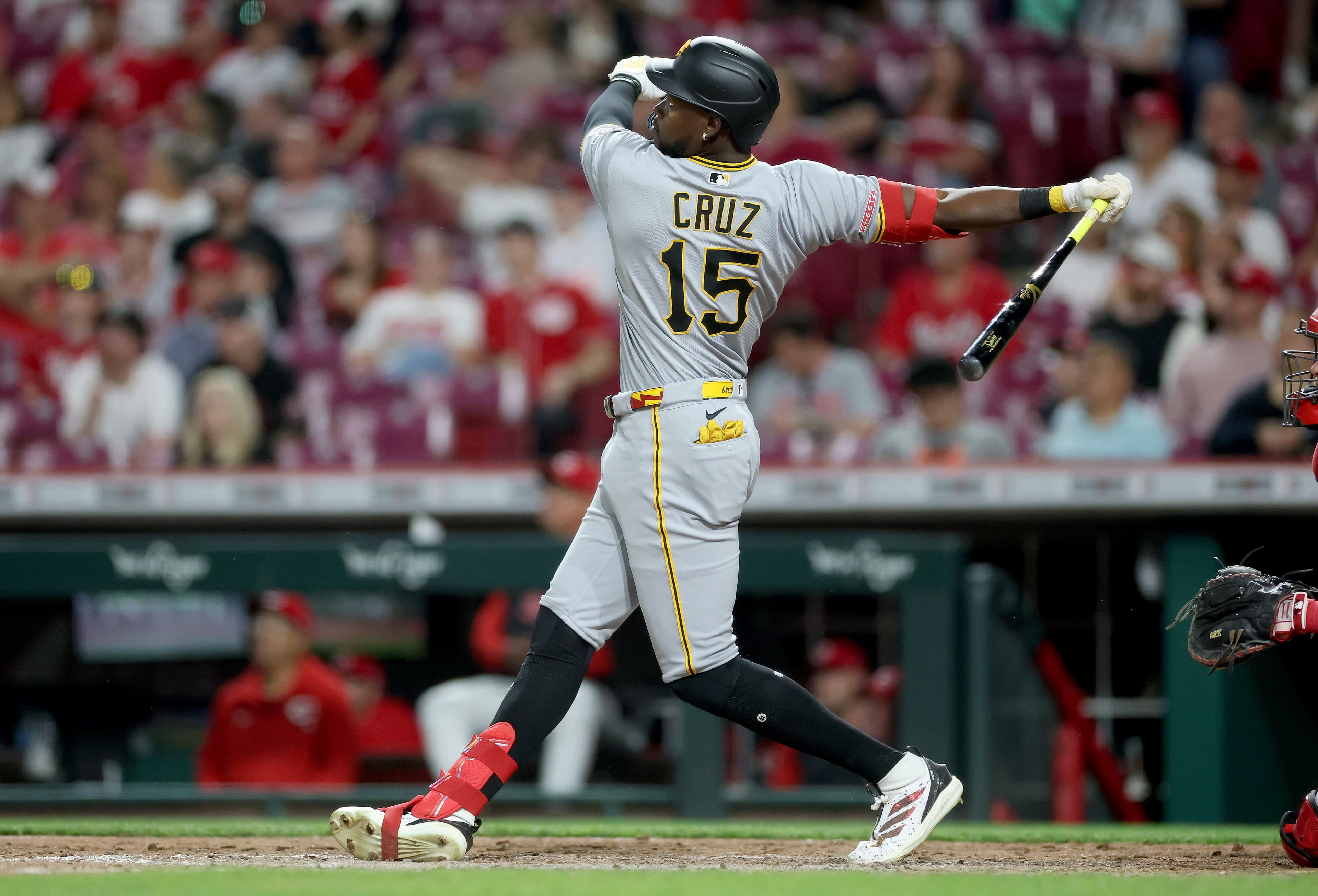 Cincinnati Reds fall to Pirates 8-3 as series evens