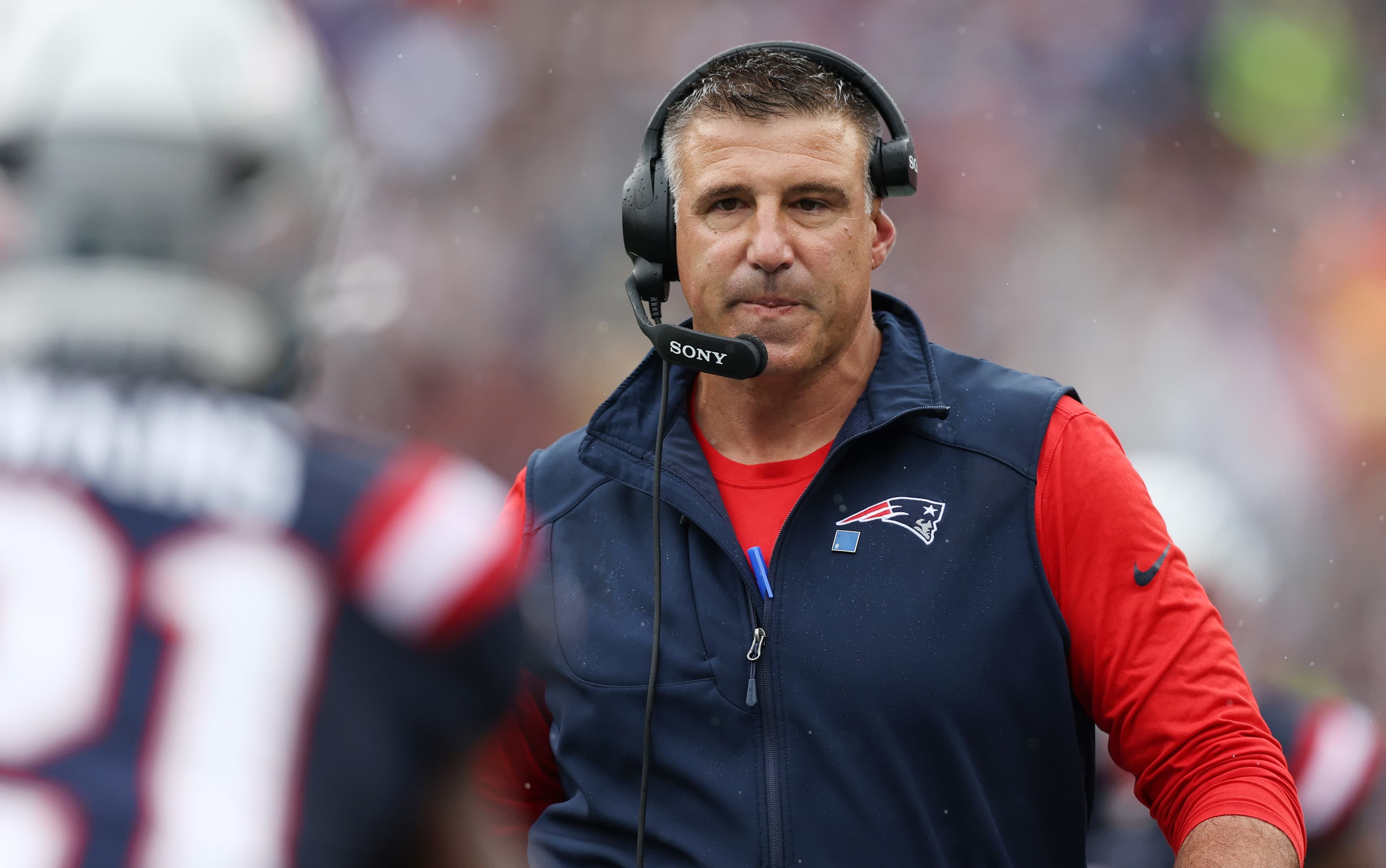 Patriots voice support for Mike Vrabel: ‘We respect the steps he is taking’