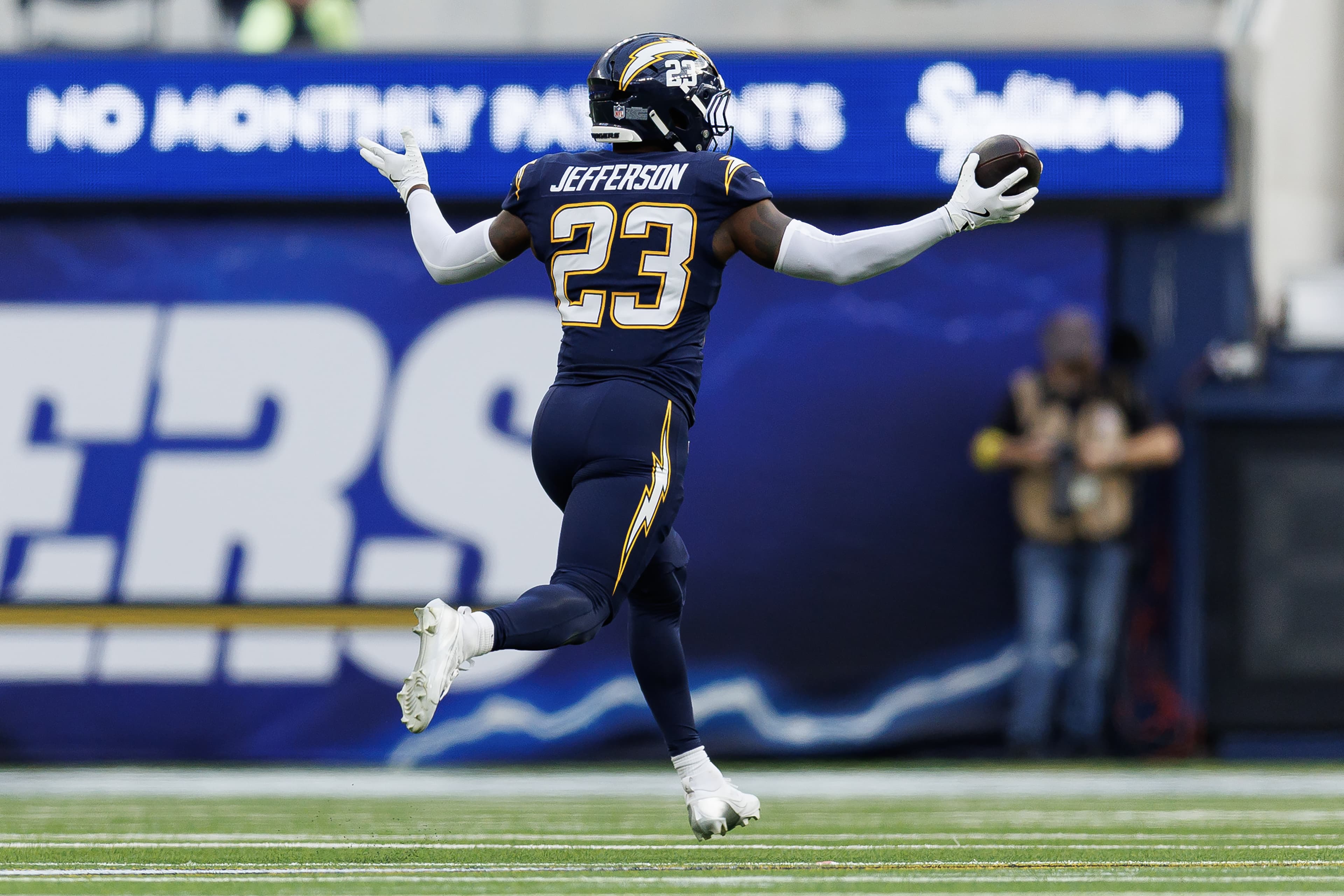 Chargers re-sign S Tony Jefferson to 1-year deal