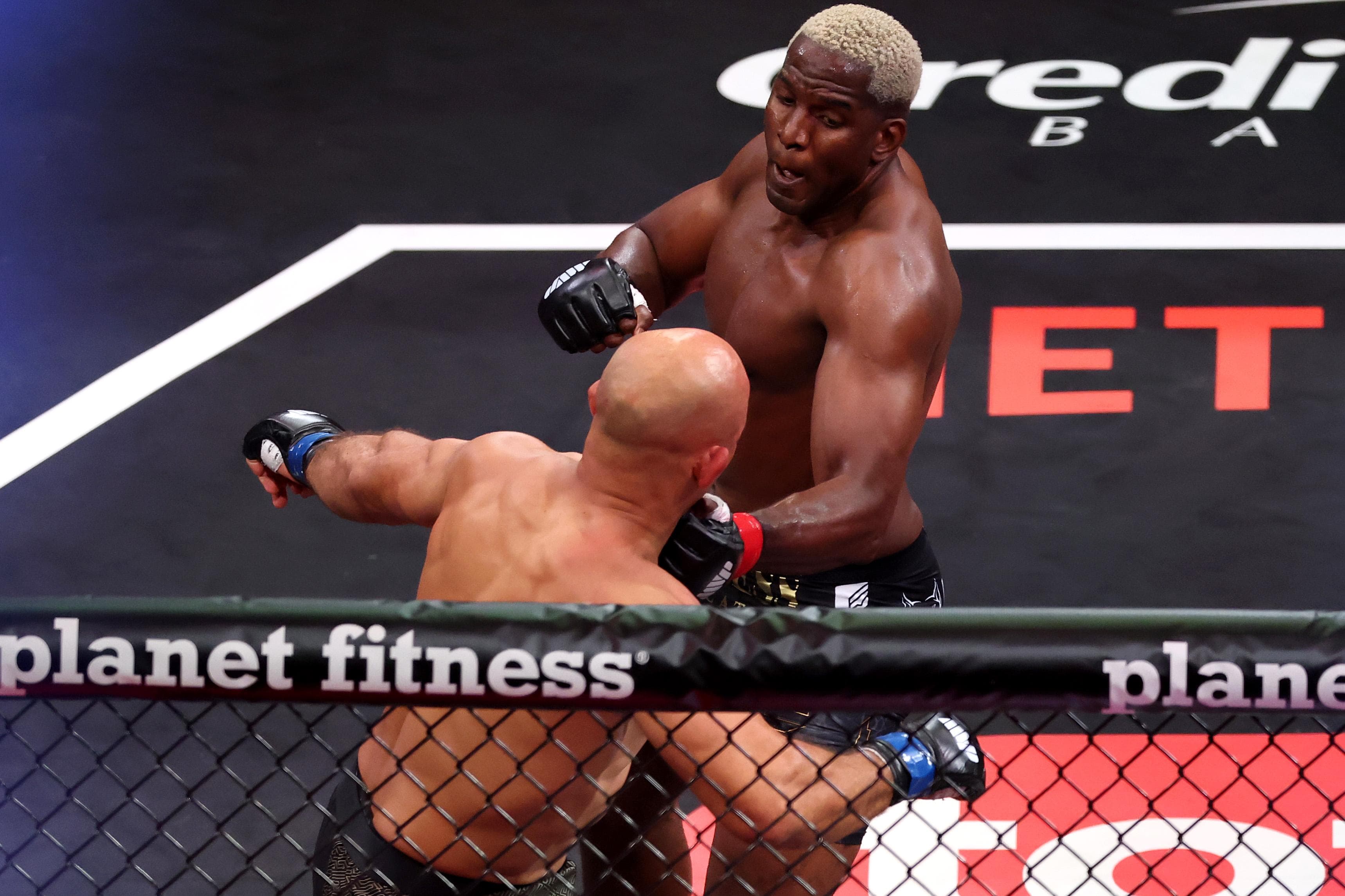 Rousey vs. Carano video: Robelis Despaigne flattens Junior dos Santos with brutal knockout in first round