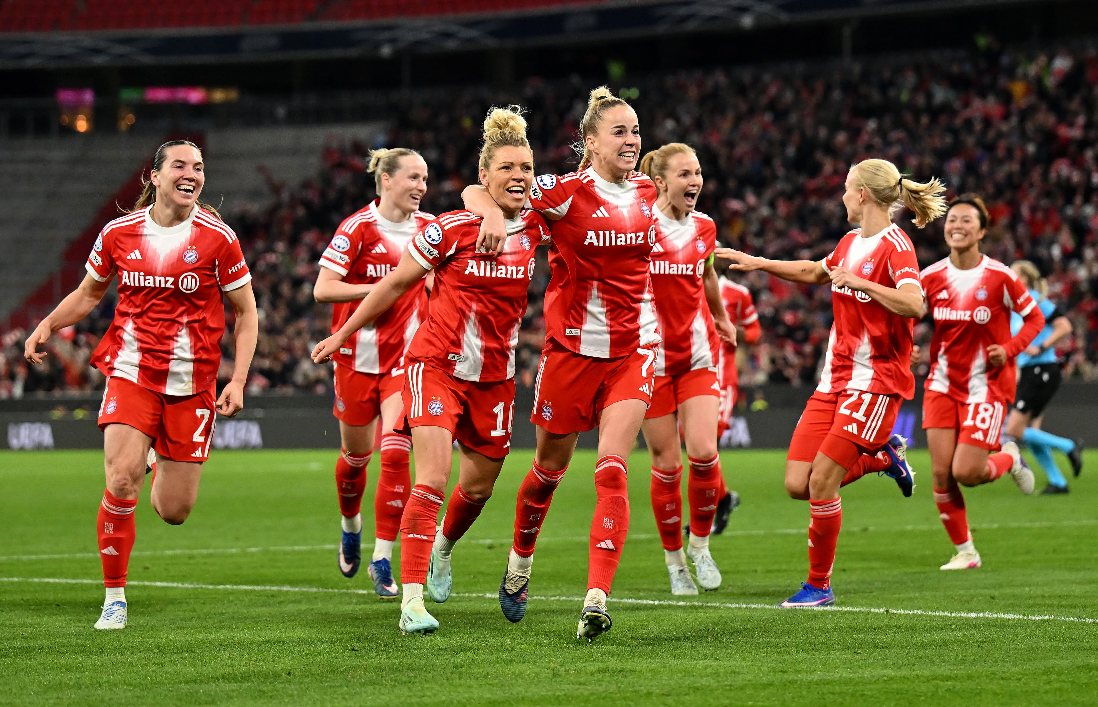 Recap: Bayern Munich 2-1 Manchester United (5-3 agg.) in UWCL quarterfinals