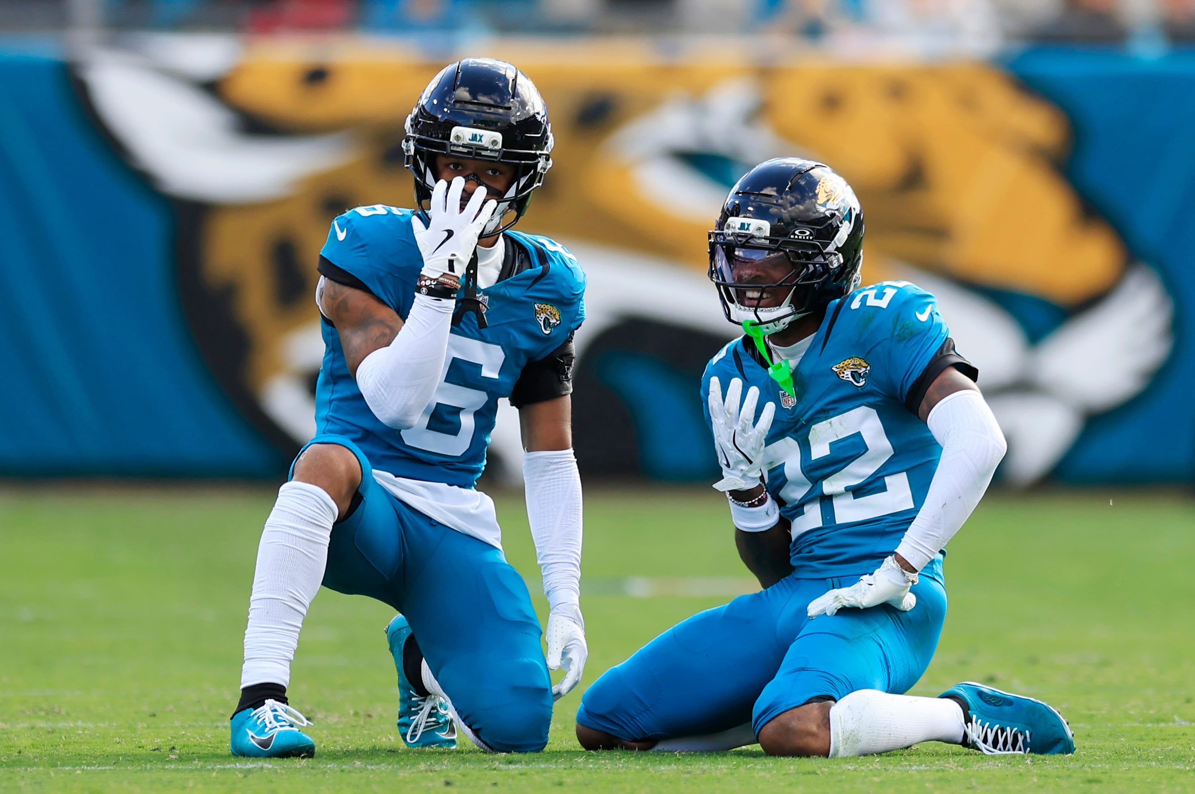 New Headline: "Giants' Greg Newsome Foresees NFL Playoffs' Upset Magic