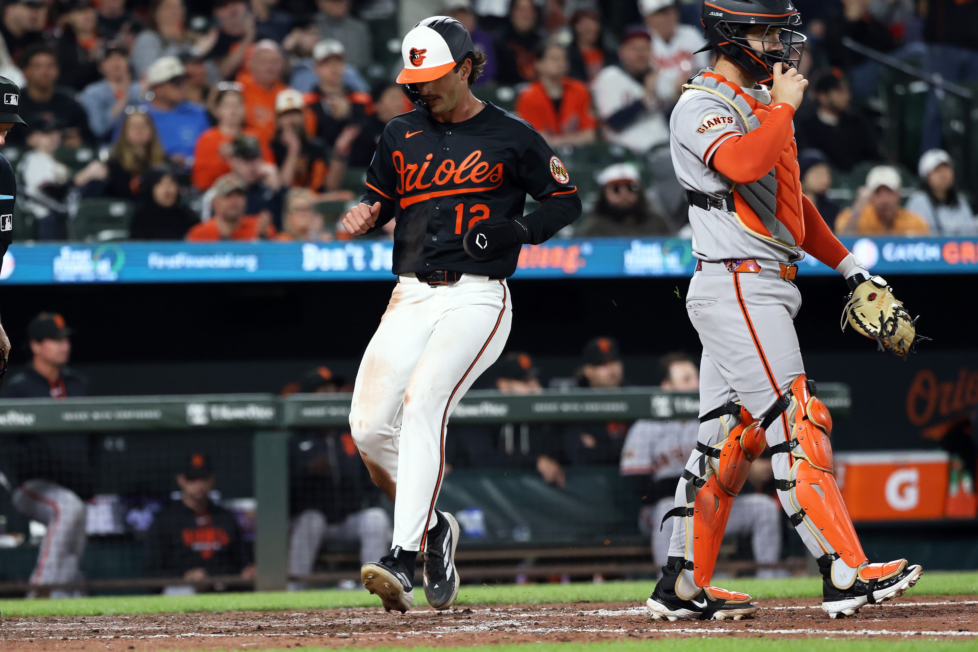 Orioles overcome injuries in 6-2 win over Giants