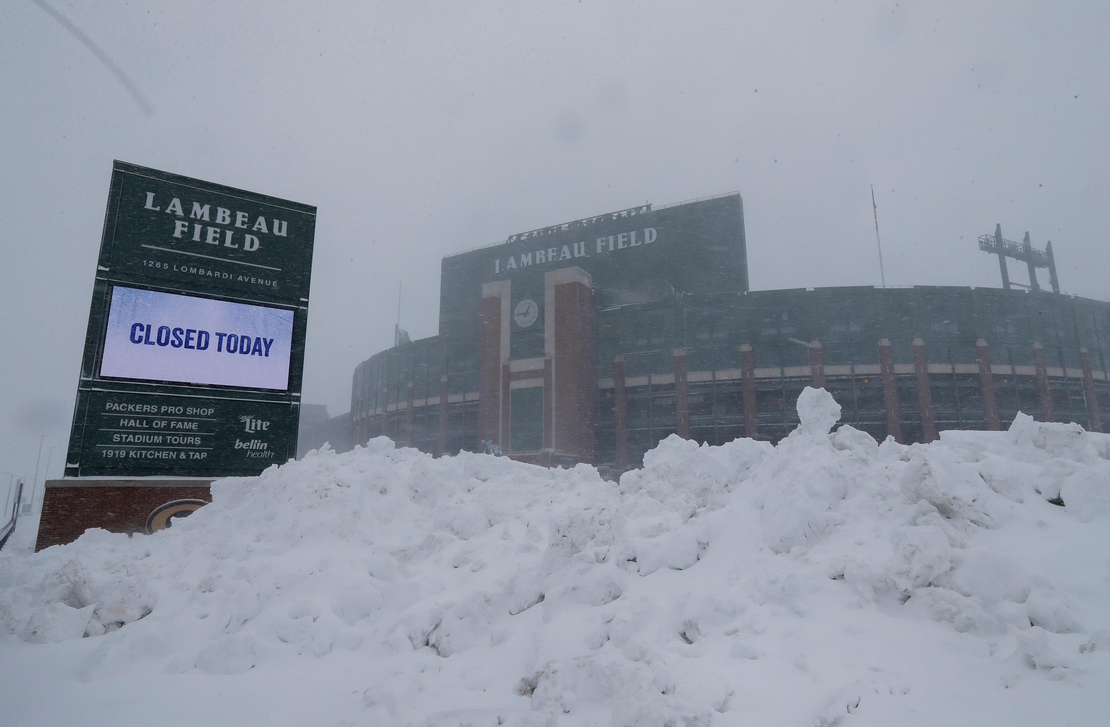 Monday Cheese Curds: Lambeau Field won’t be renamed ‘any time soon’