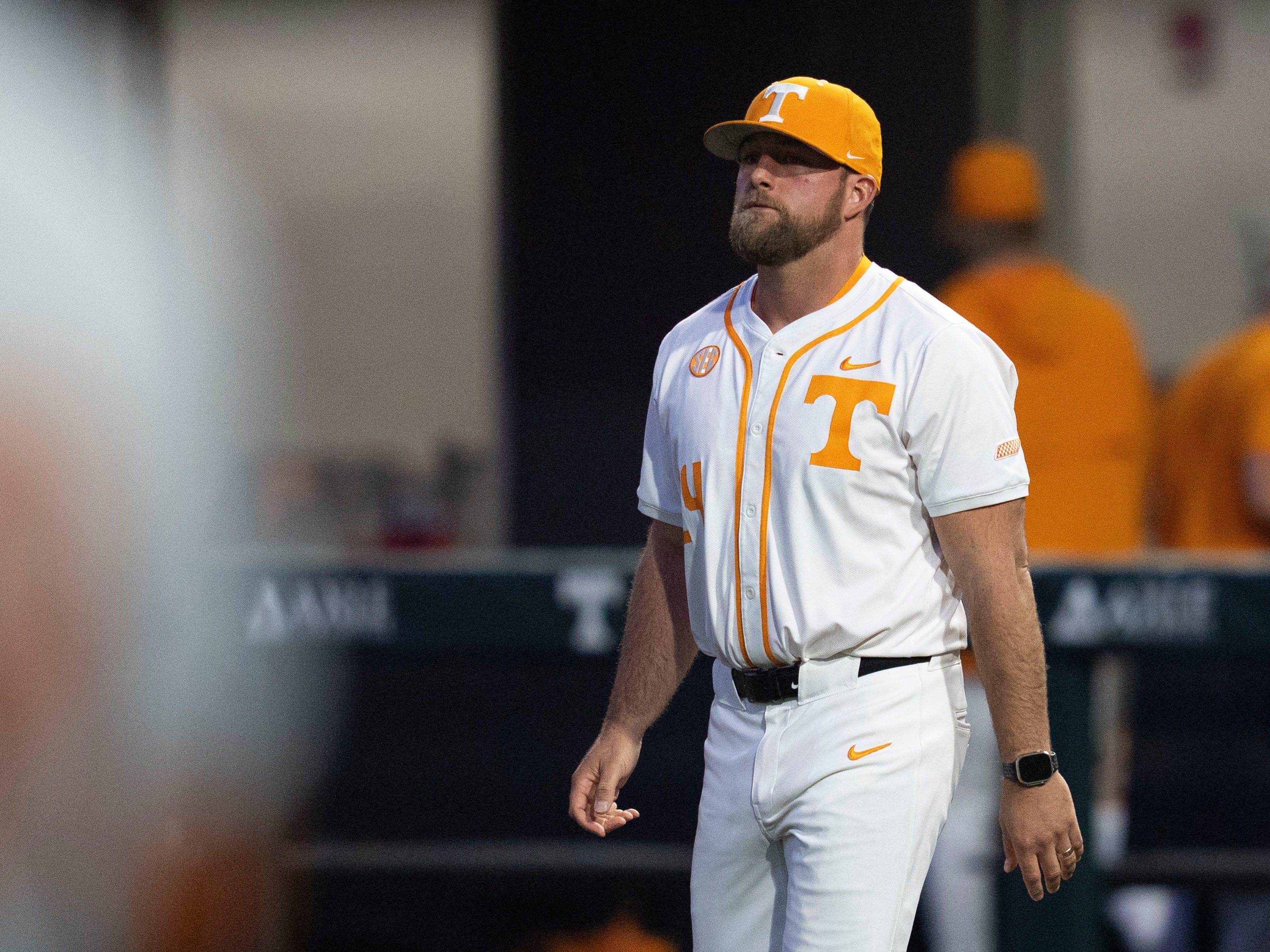 Tennessee slugs their way to series win over Texas 14-9