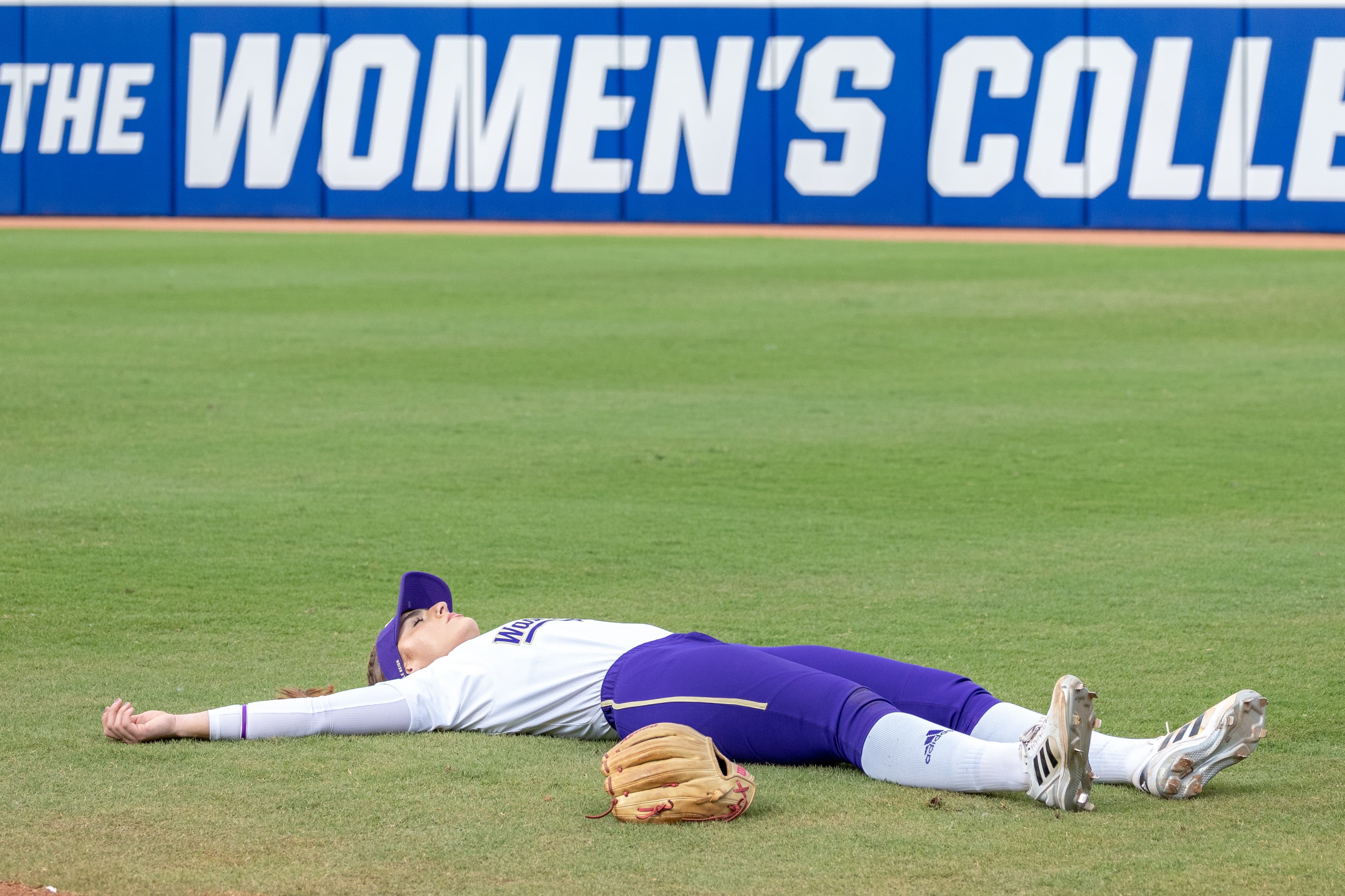 Husky Softball Weekly Roundup: A Terrible Ducking Weekend