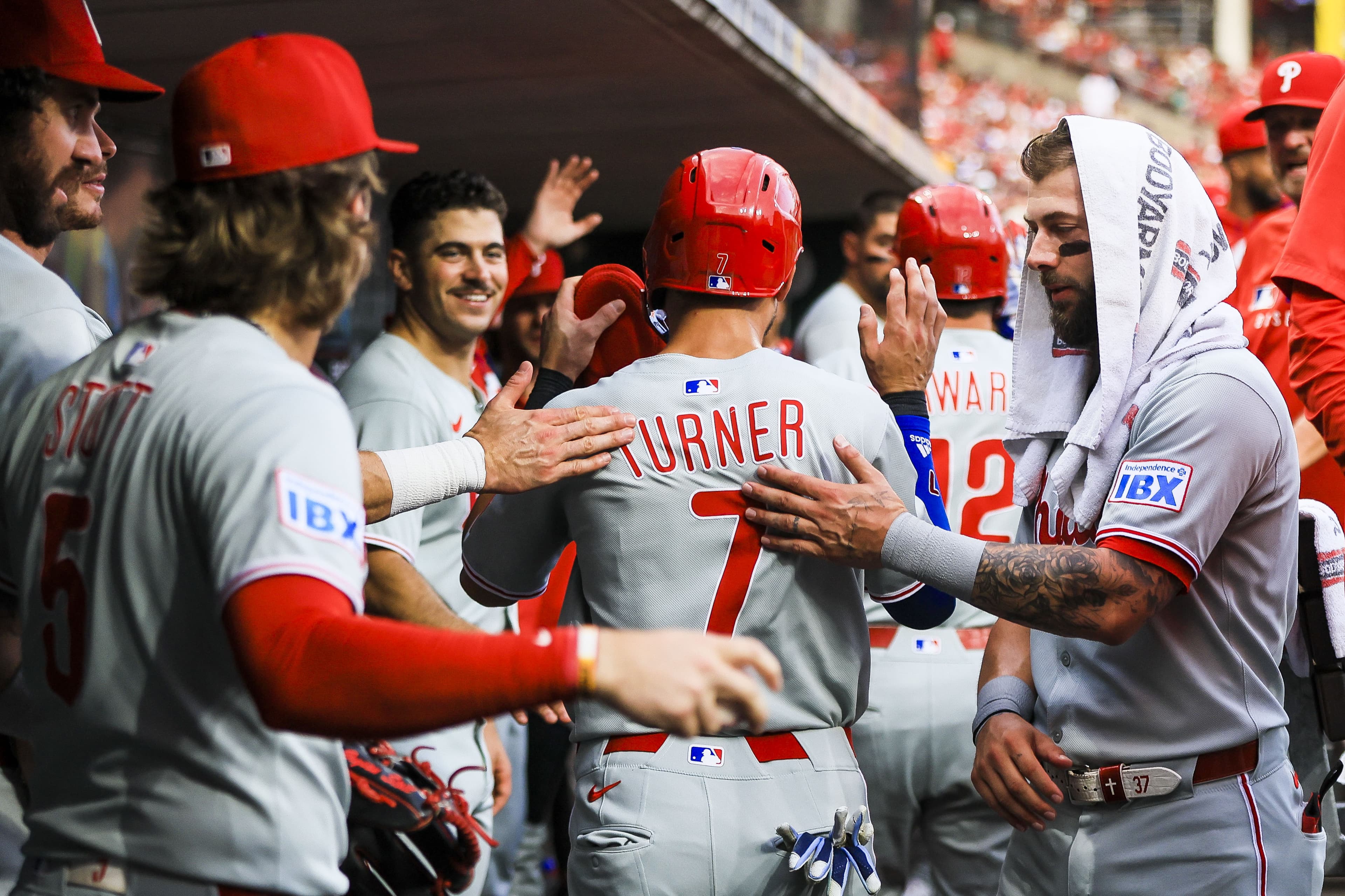 Phillies finalize roster, make a few other moves