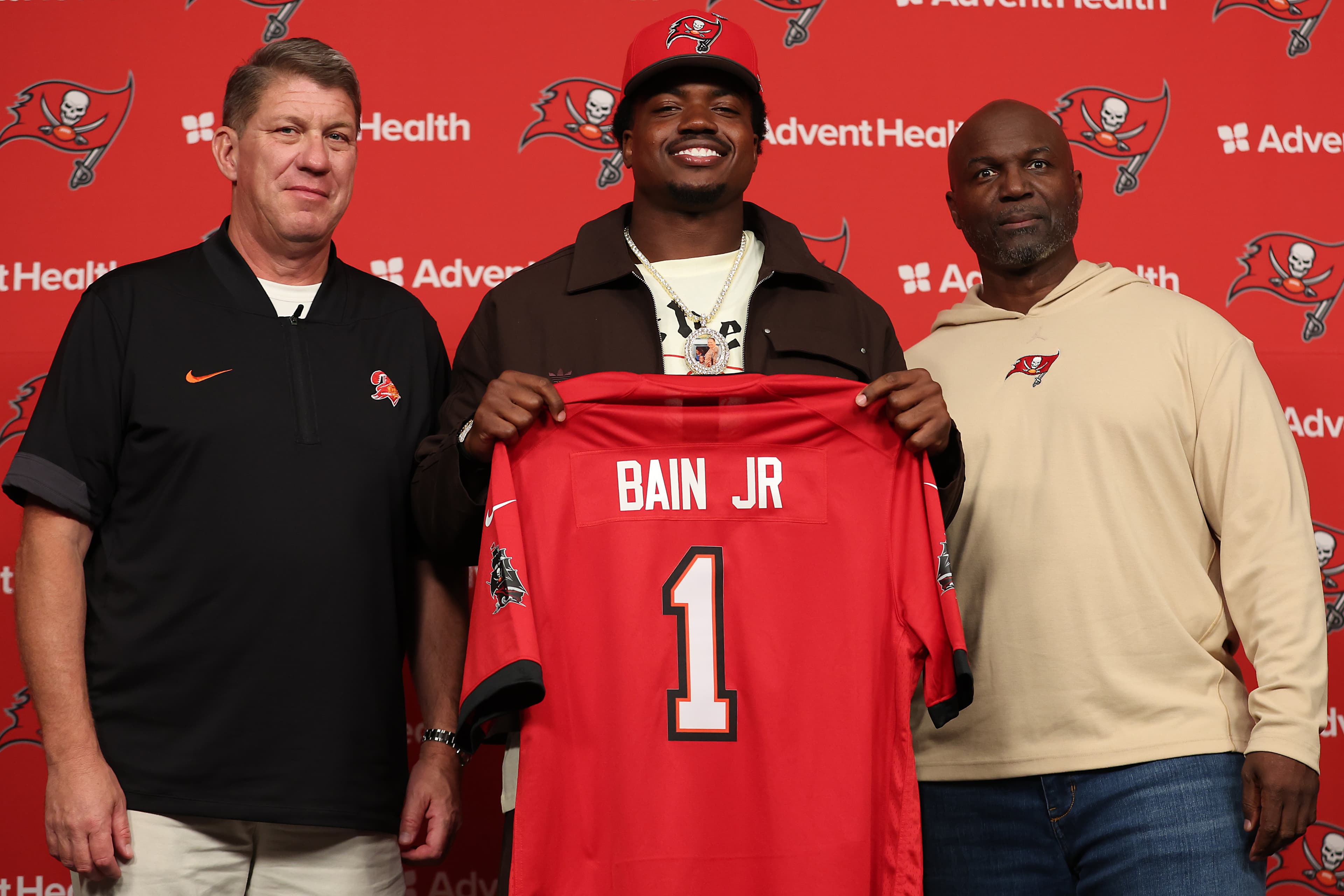 NFL Defensive Rookie of the Year odds with 2 favorites and appealing long-shot options