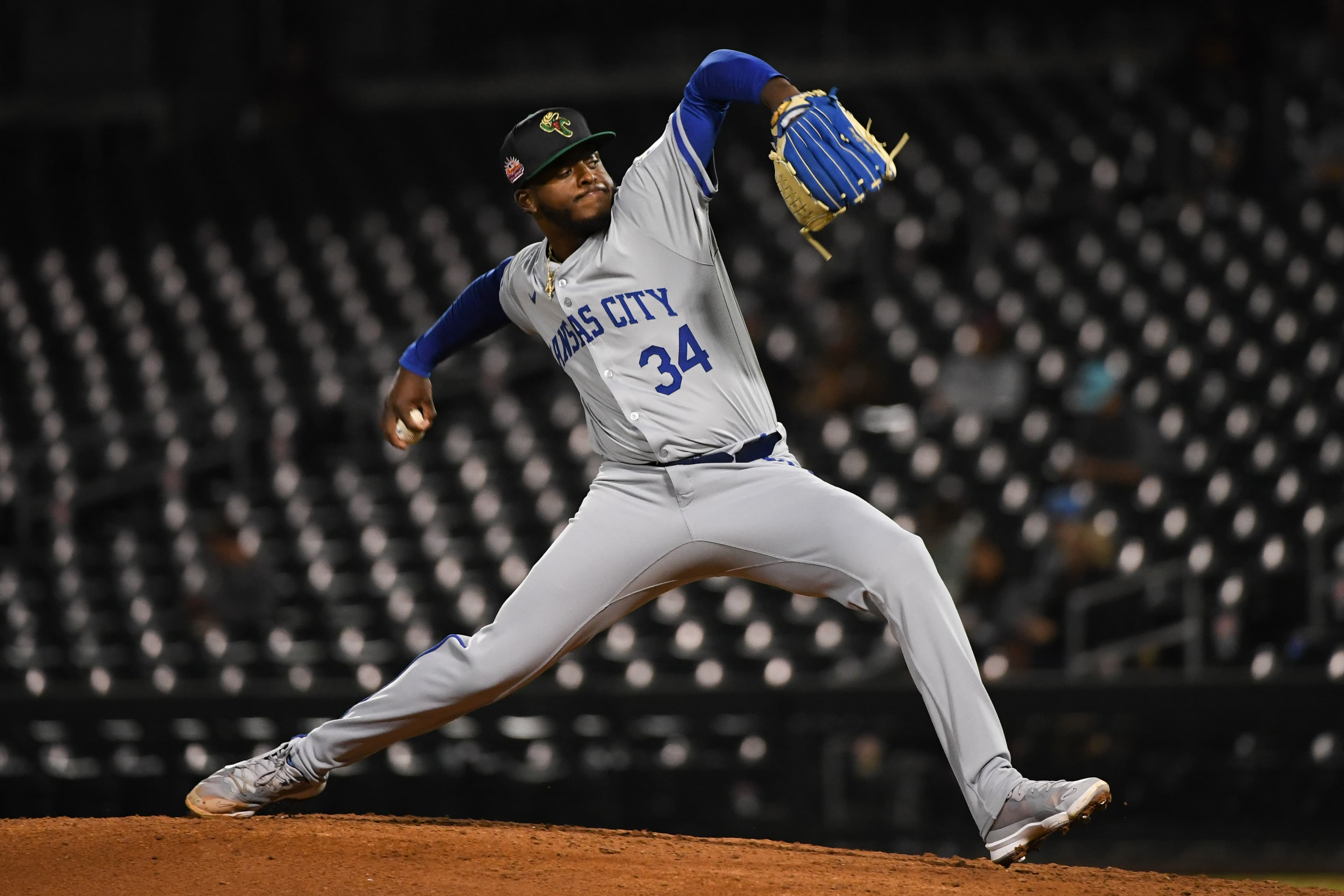 Luinder Avila called up, to start Friday