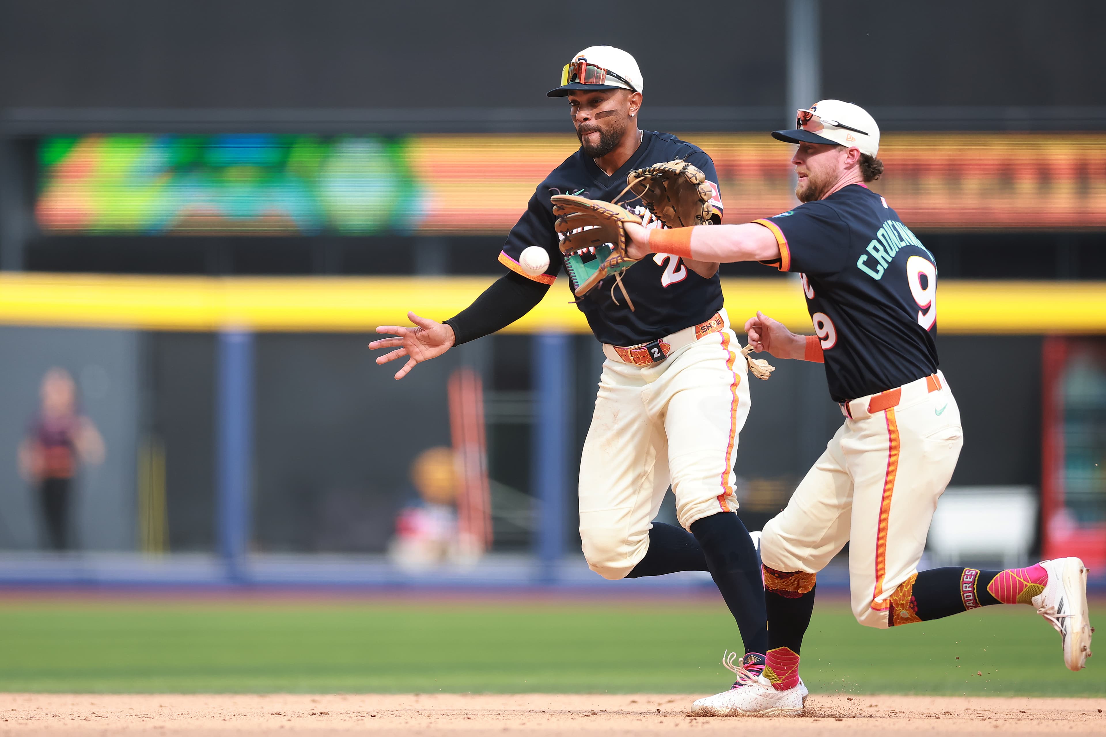 Bullpen implodes, Padres drop second game of Mexico City Series to Diamondbacks