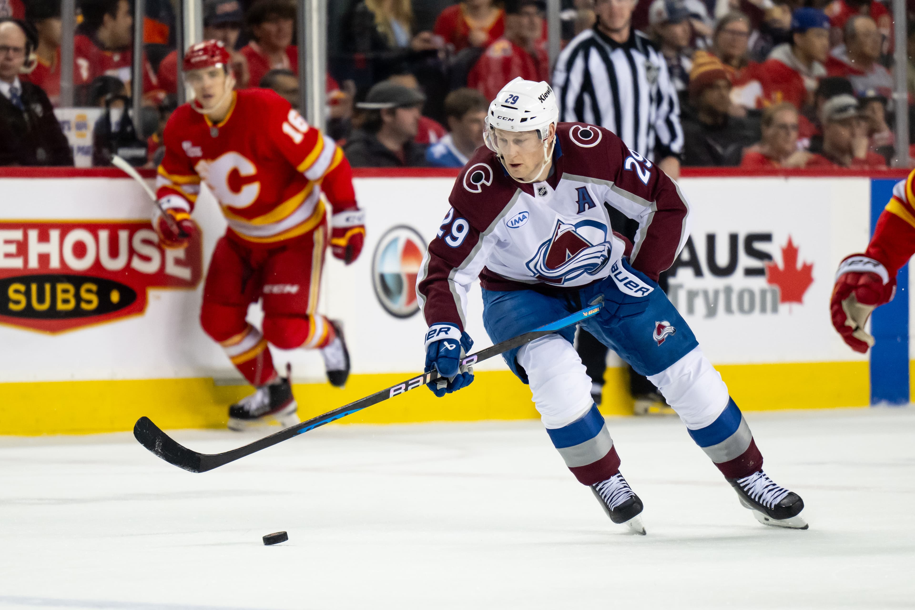 Recap: Martin Necas hits 100 points on the season as Avs beat Flames