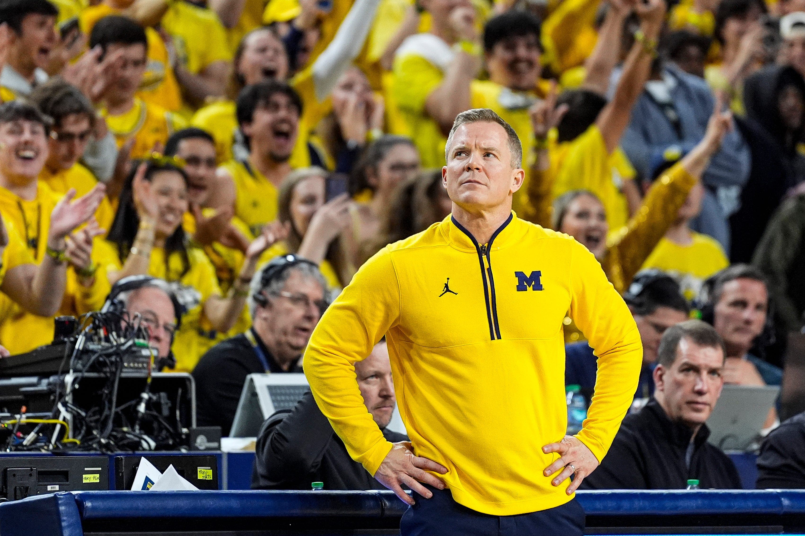 New Headline: Huskies vs. Legends: Elite Teams Clash in Northwest's Epic Basketball Battle!