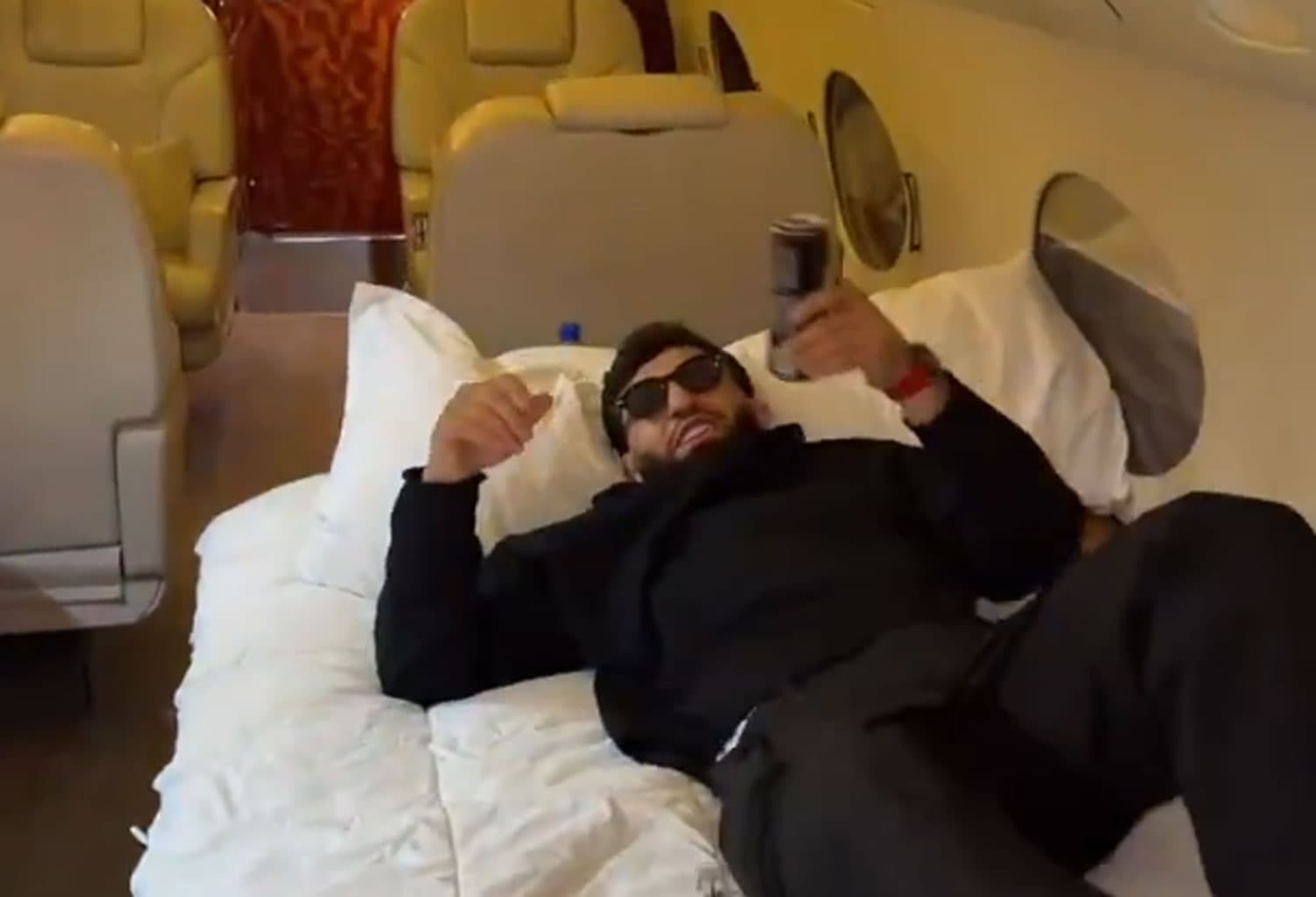 Arman Tsarukyan reacts to American Airlines removal, upgrades himself to private jet