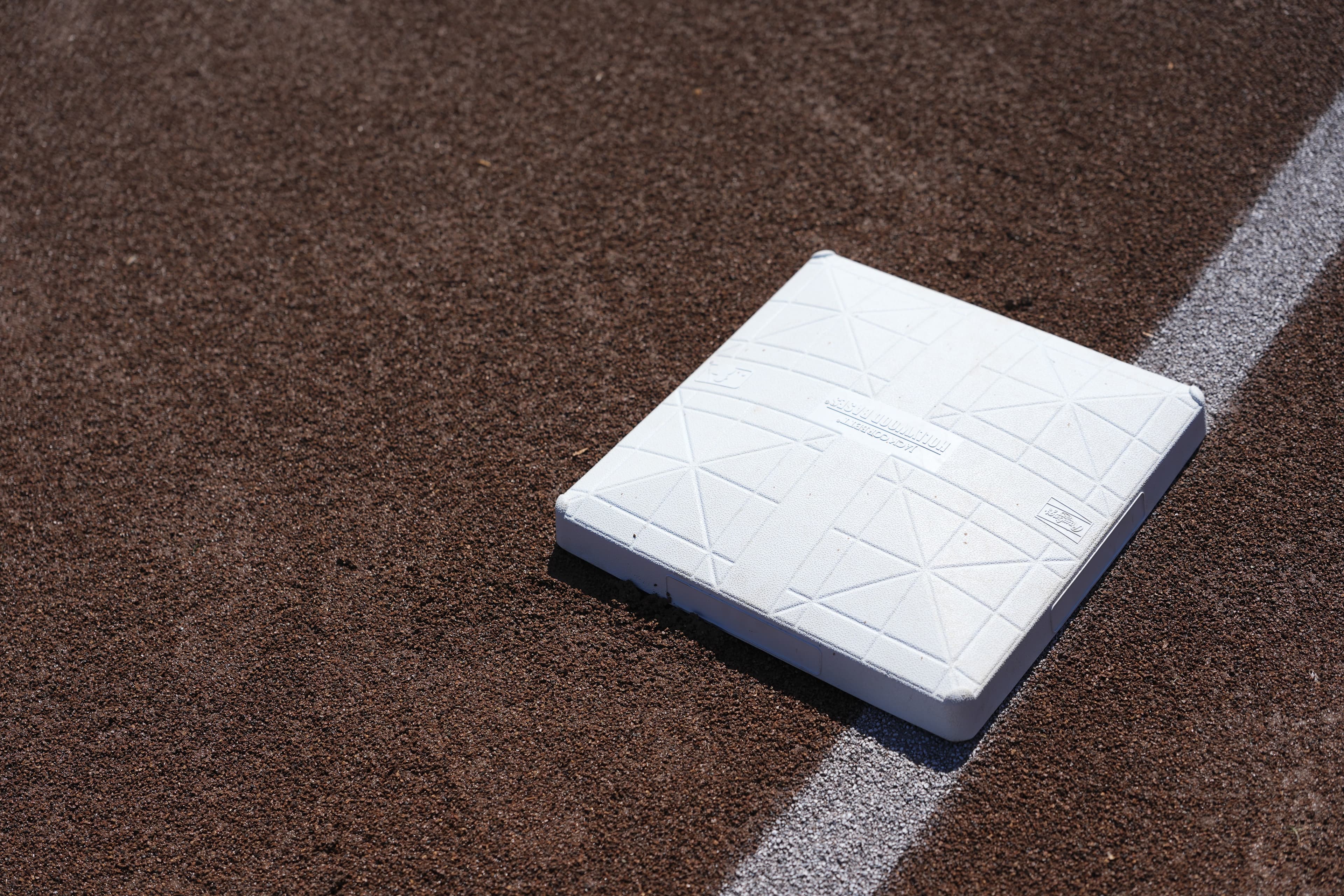 Yankees Take on Marlins in Season-Debut Series: Top Batters Face Off!