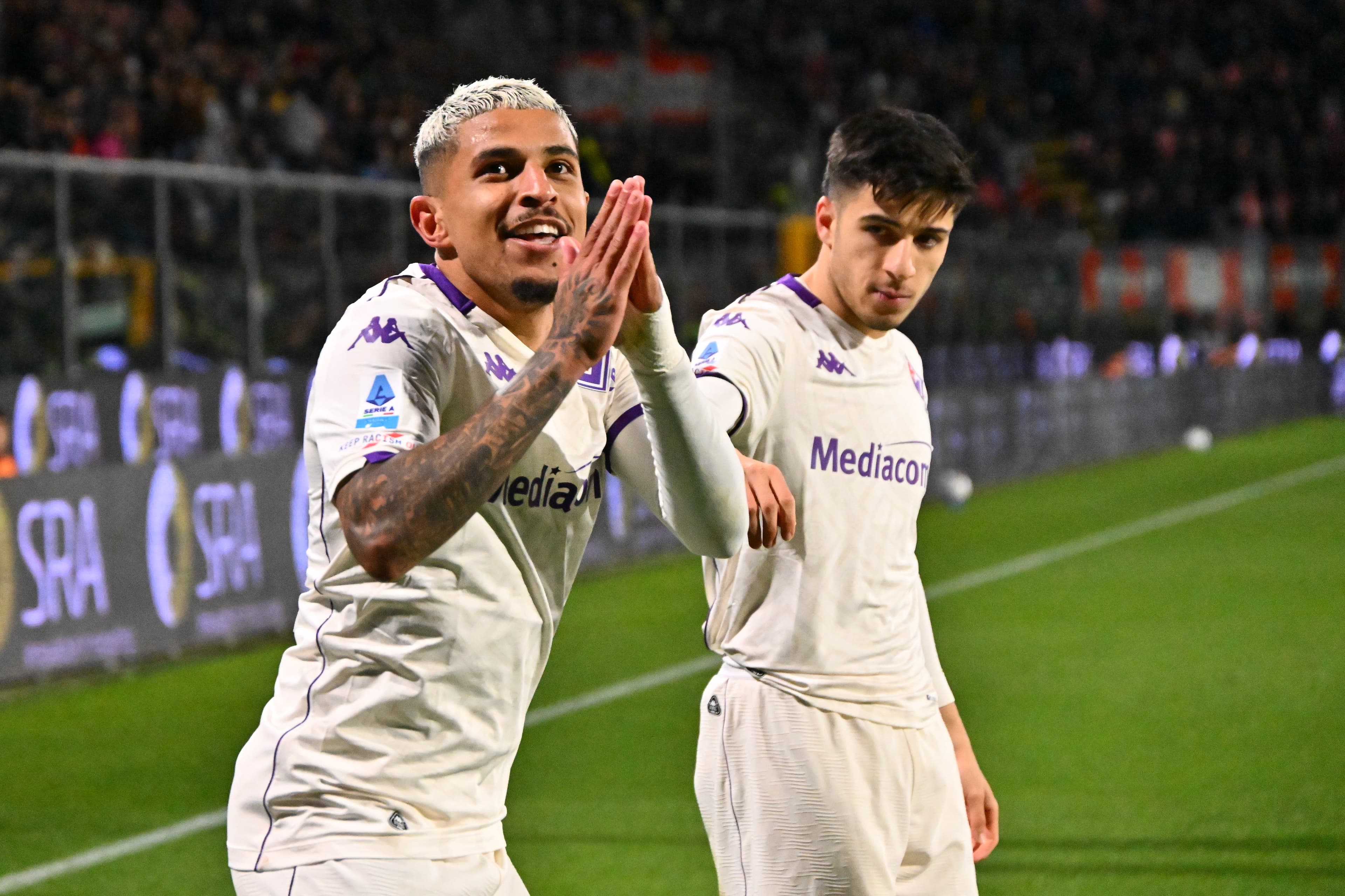 Cremonese Puts Fiorentina in Jeopardy with Sensational 5-0 Victory!