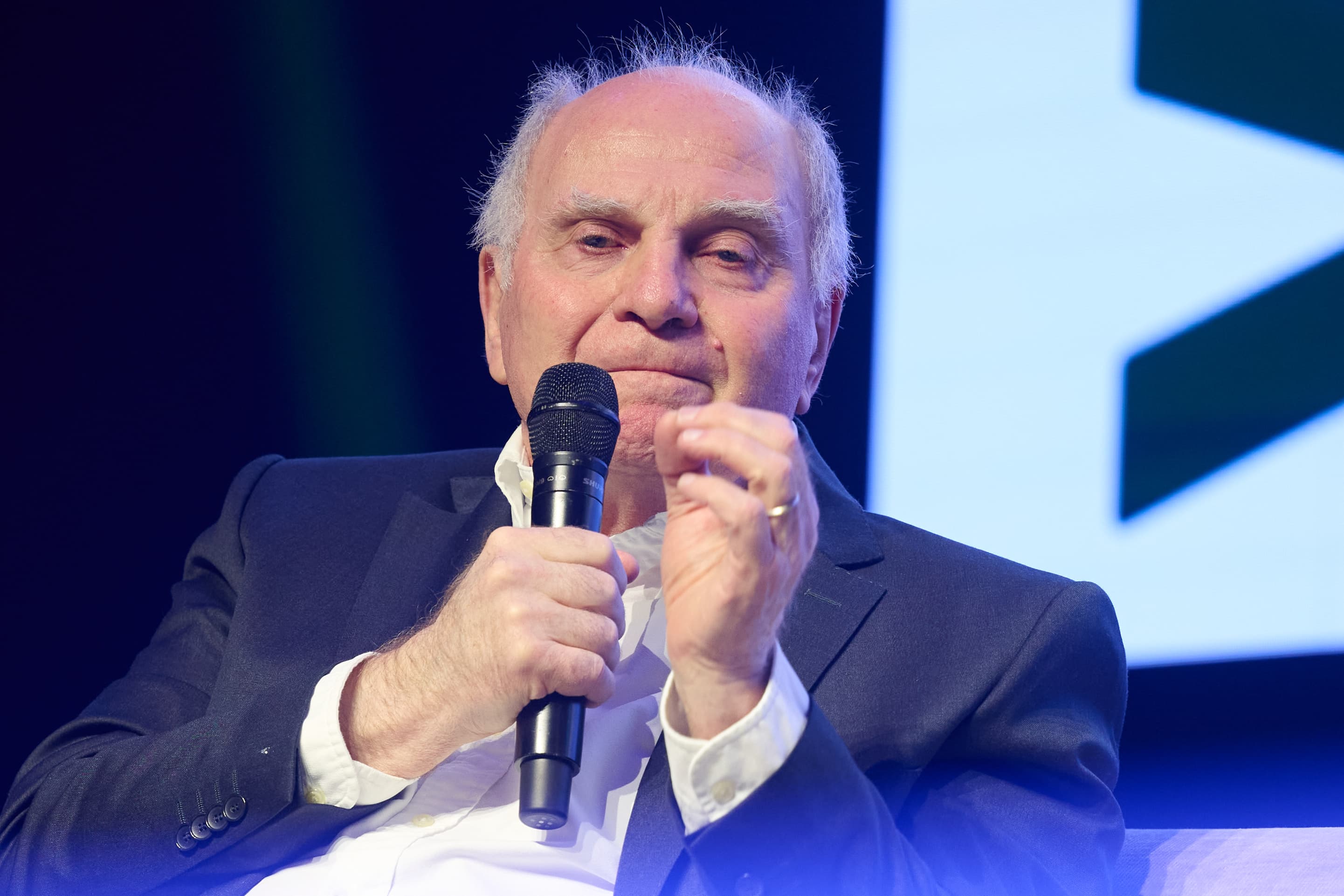 Uli Hoeneß reveals the secret to Bayern Munich’s record breaking season is having a small squad