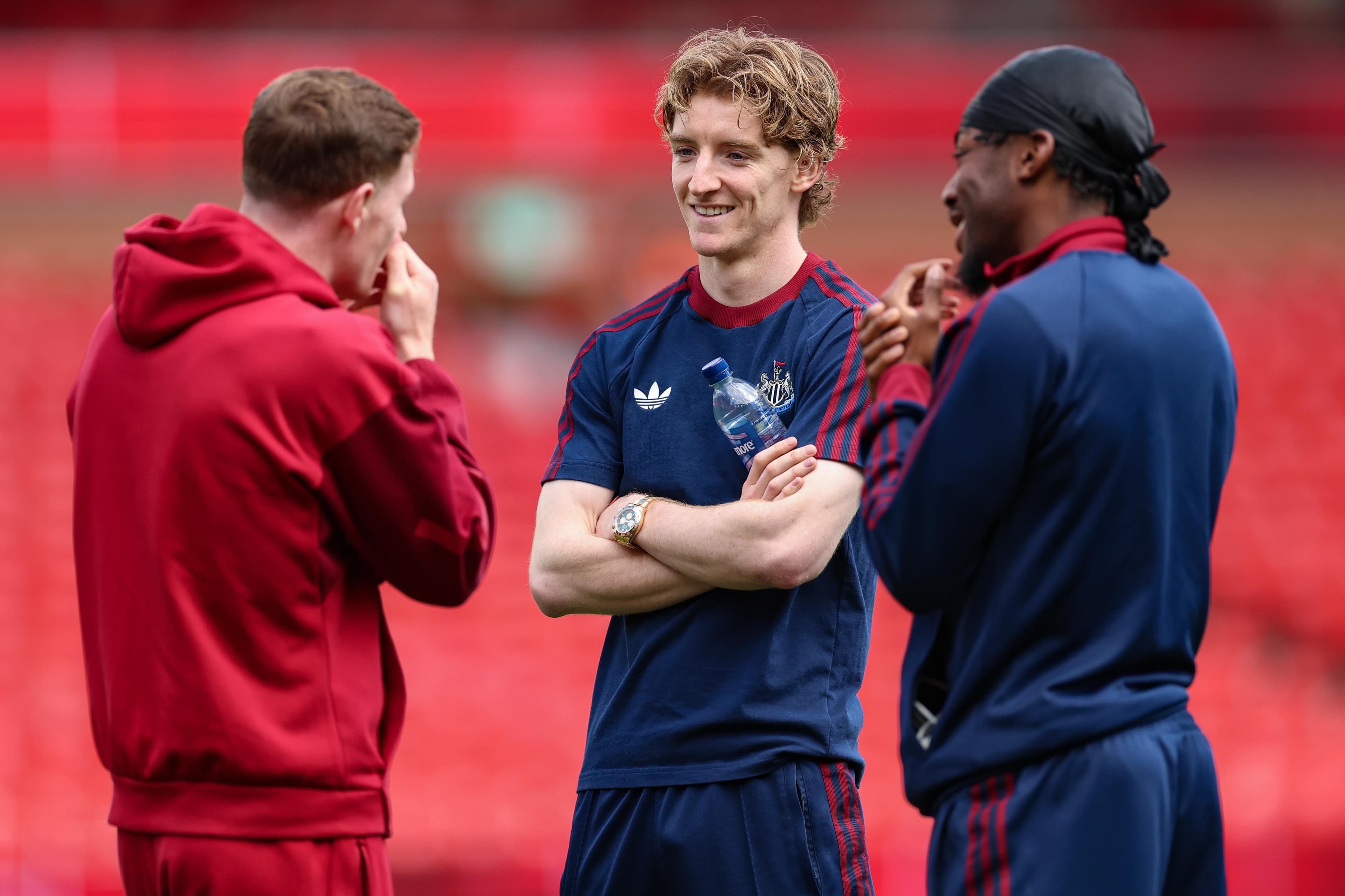 Bayern Munich News: Arsenal, Liverpool, Chelsea all want Anthony Gordon; FC Barcelona, Robert Lewandowski heading for divorce?; and MORE!