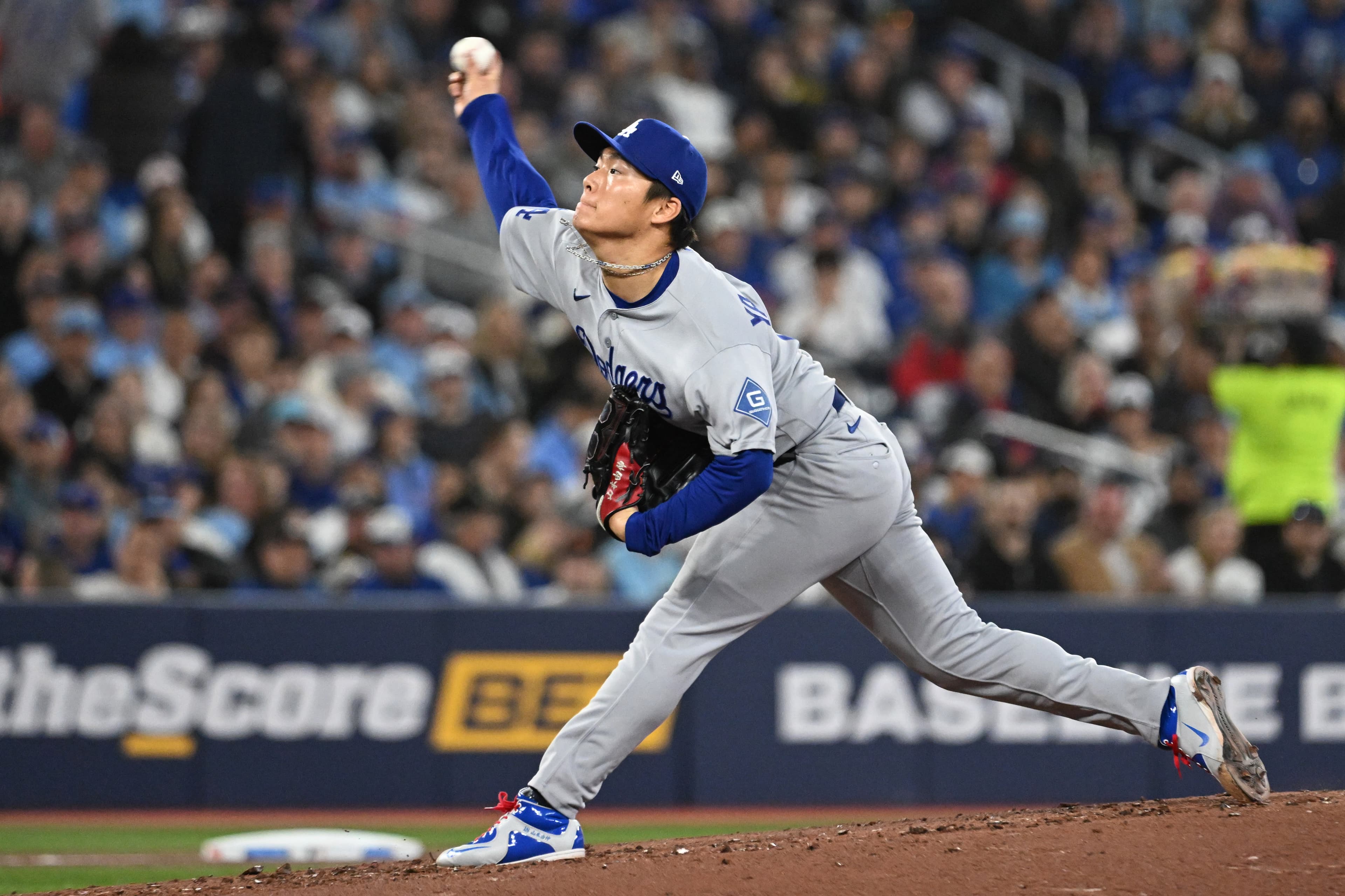 Dodgers fend off comeback attempts from the Jays