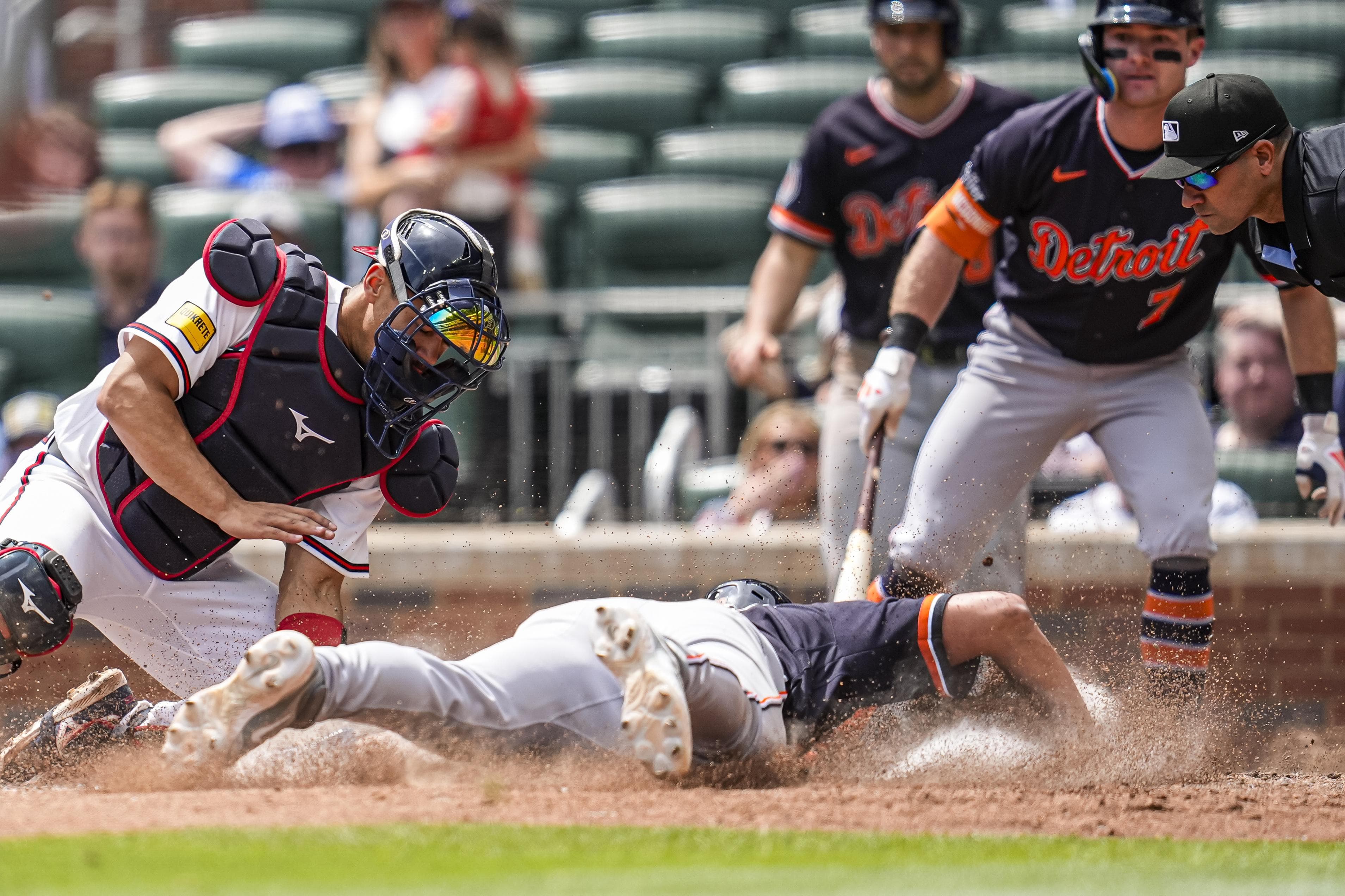 Late foibles against Tigers sink Braves, 5-2