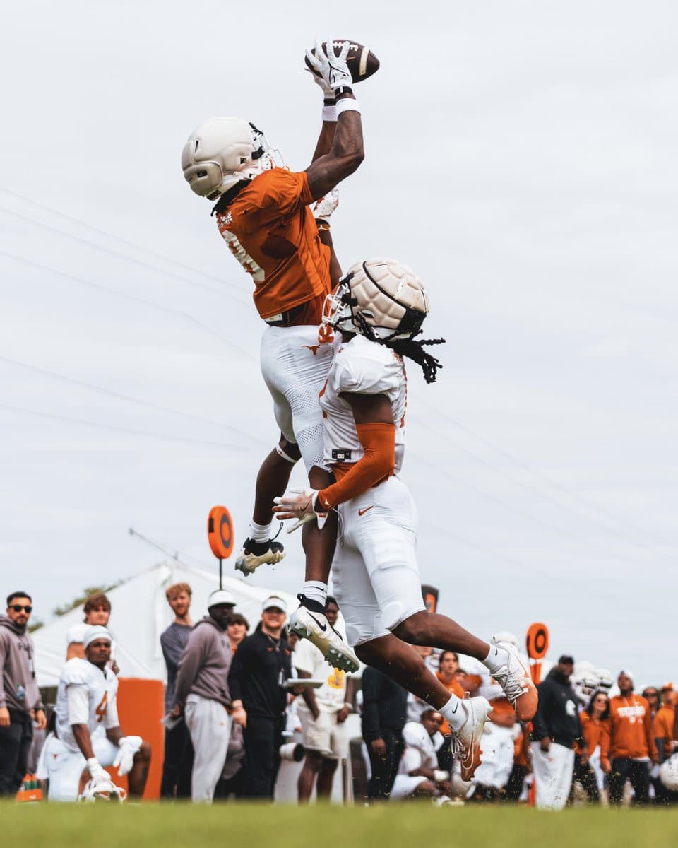 WATCH: Texas WR Cam Coleman shows off insane ball skills