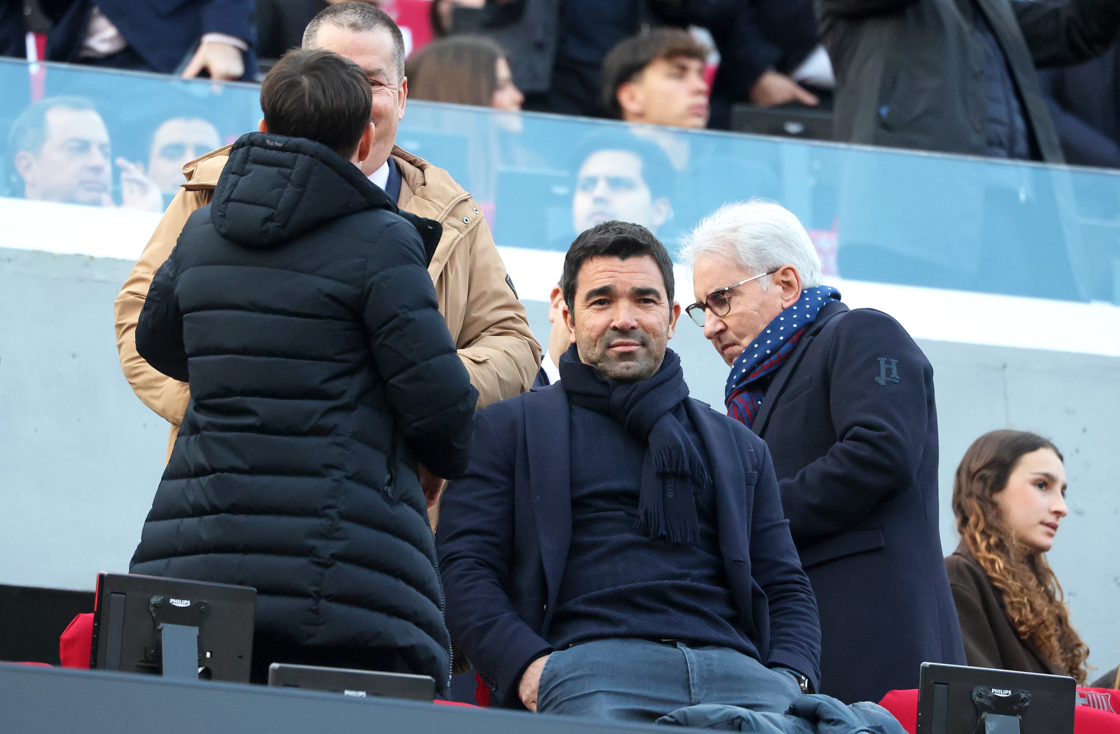 Barcelona offered €30m-rated Real Betis center-back as alternative to Alessandro Bastoni