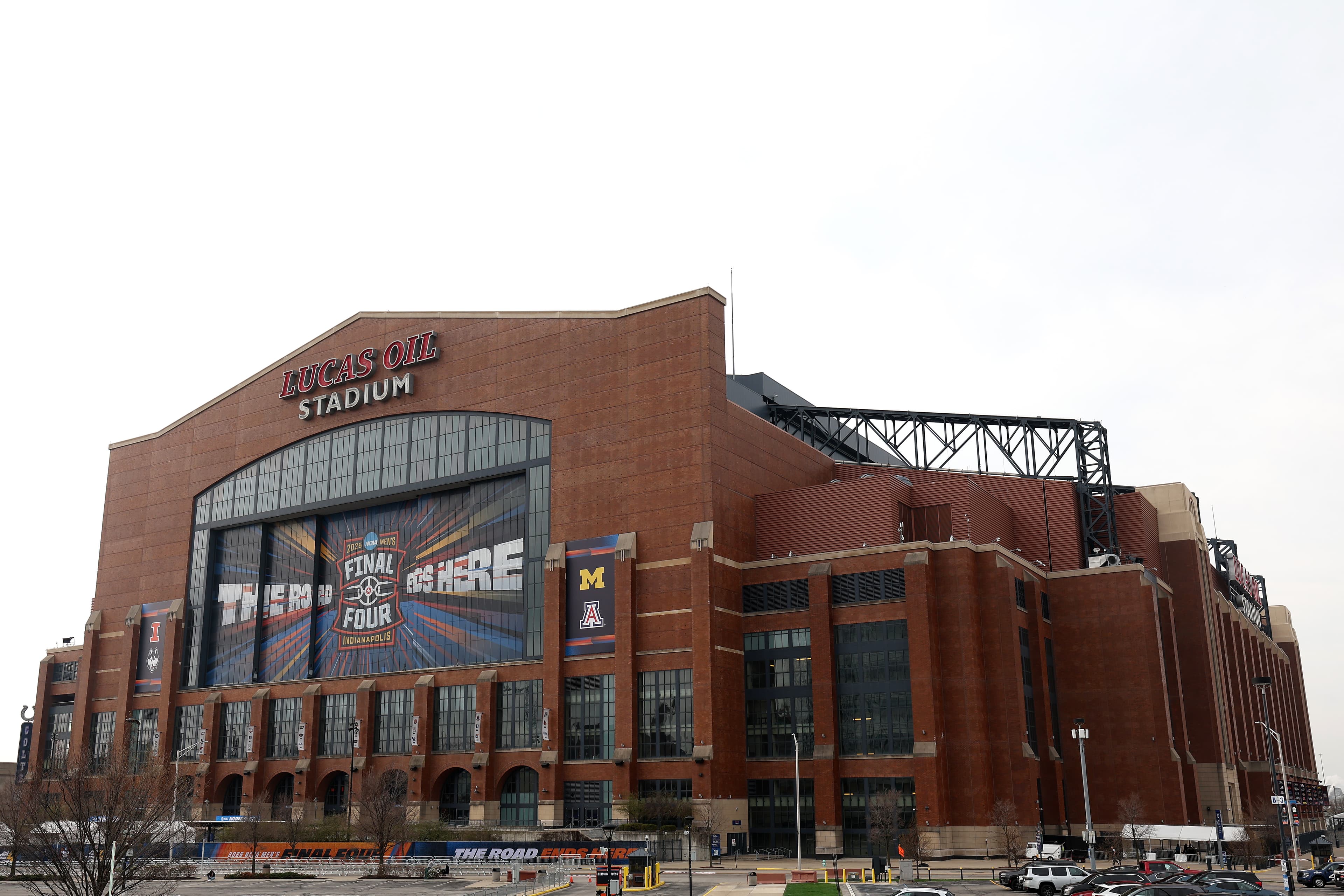 NCAA Final Four notebook: Playing basketball in a football stadium takes some getting used to