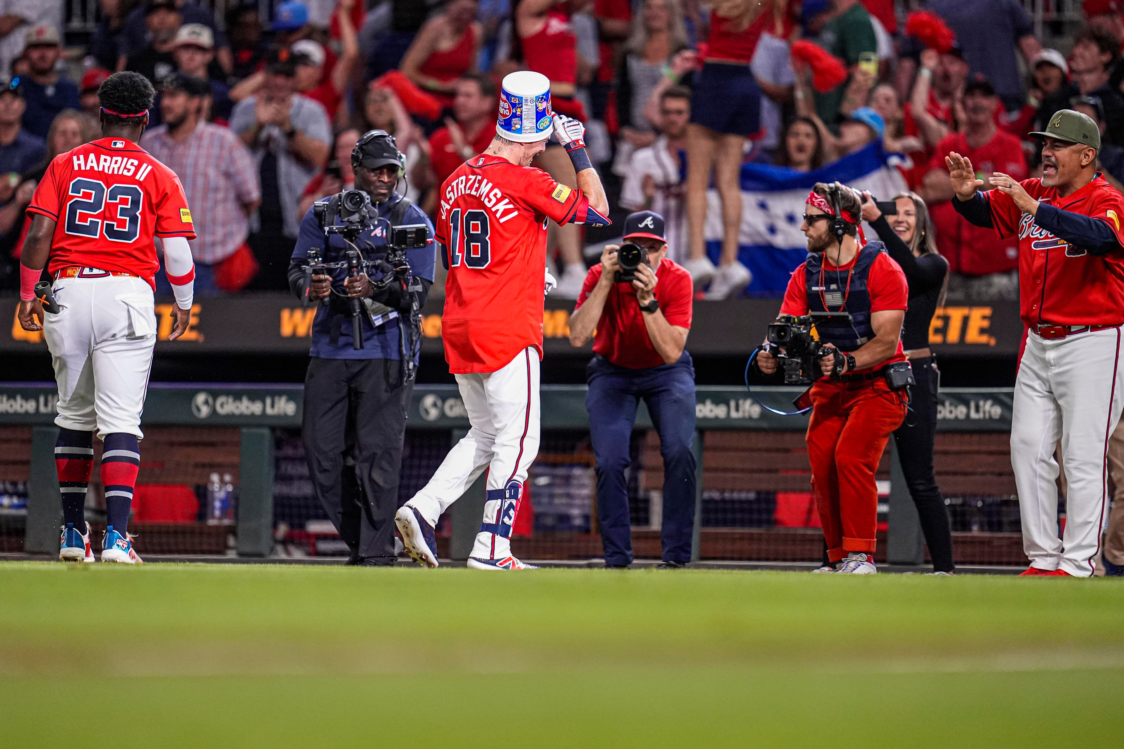 Braves News: Mike Yastrzemski walks it off, Ronald Acuña Jr. takes BP, and more
