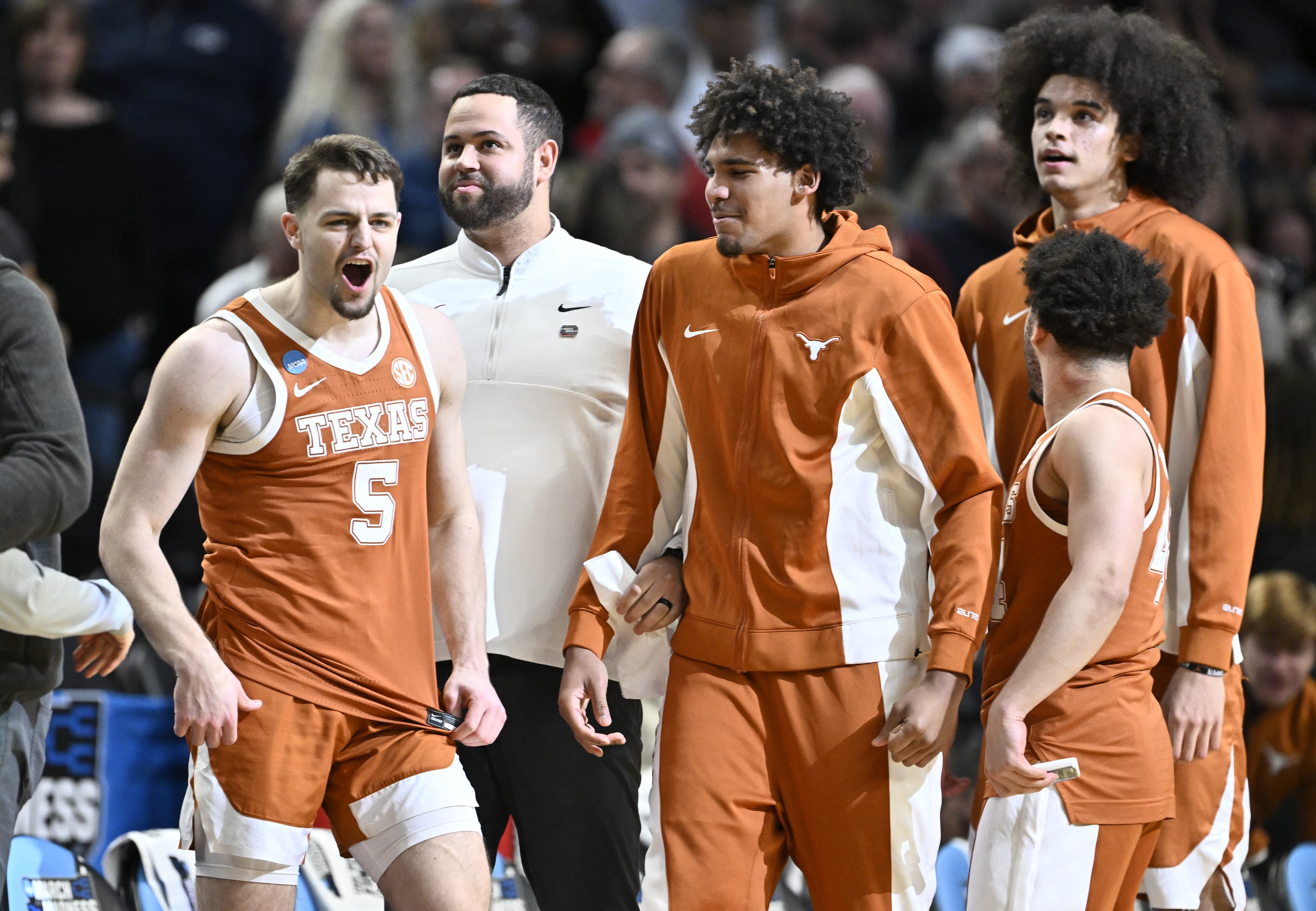 Cam Heide’s late three secures 74-68 win by Texas over Gonzaga