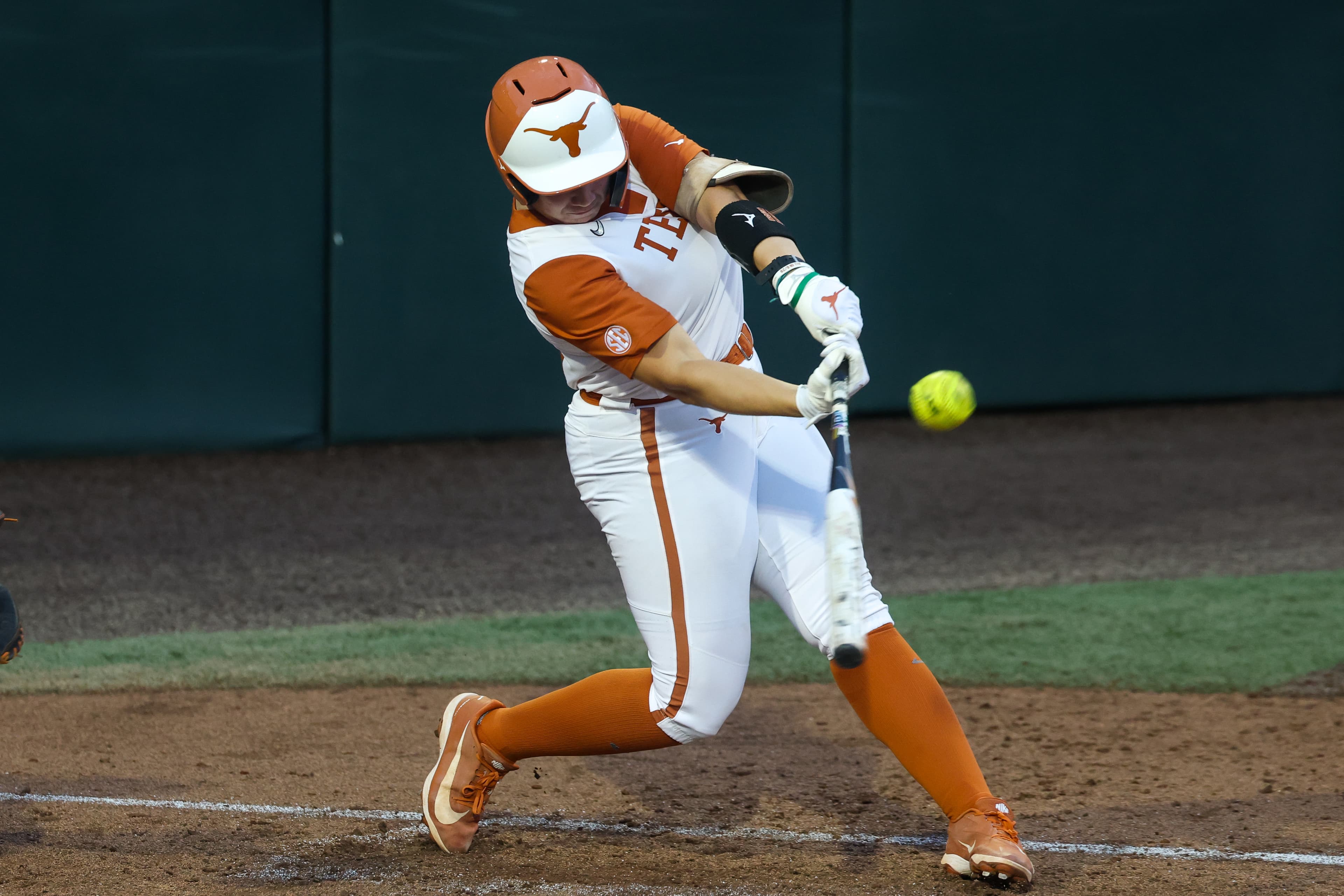 Longhorns Daily News: Katie Stewart’s 24th home run versus Kentucky sets Texas softball’s new single-season record