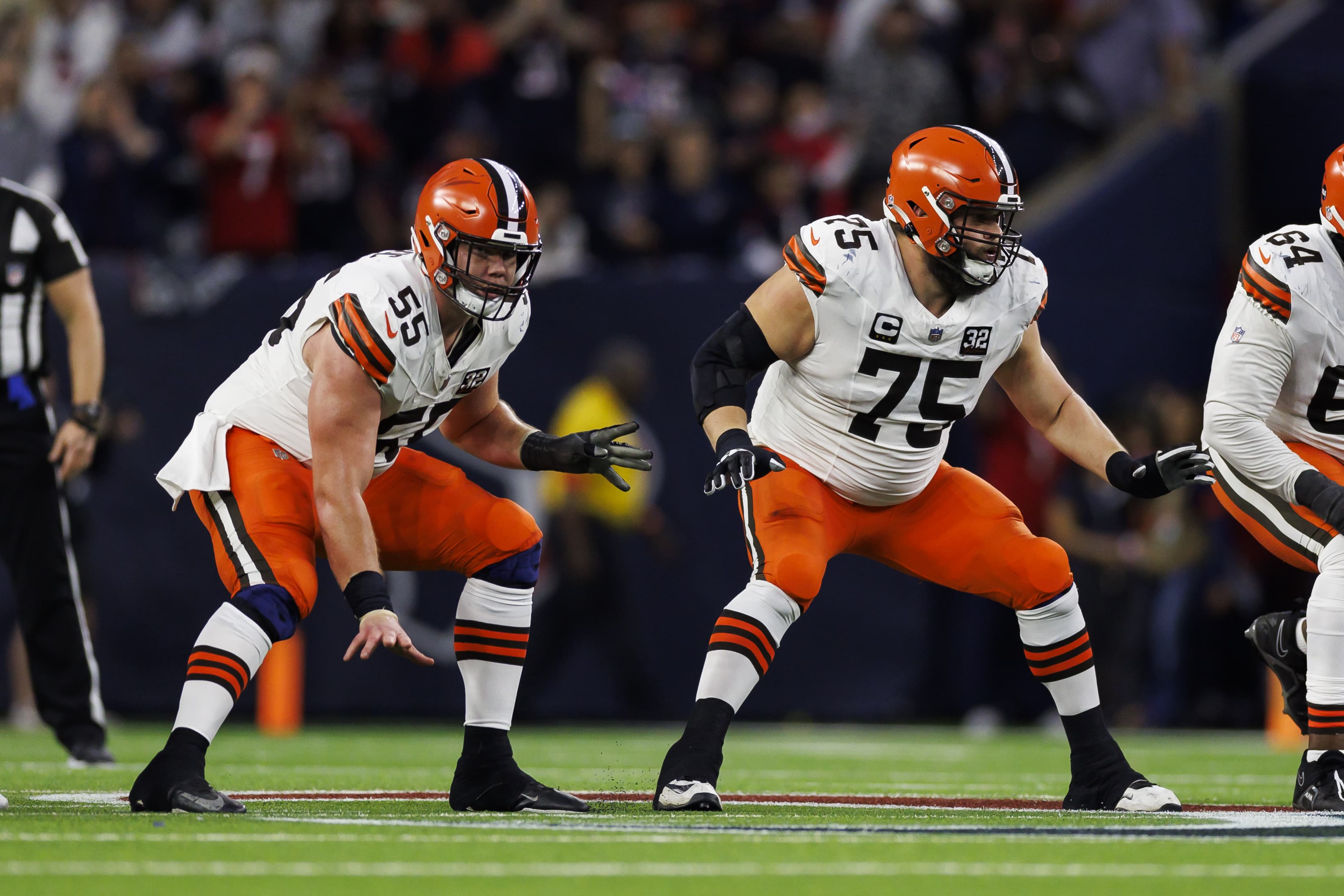 NFL free agency: 2025 Browns still on the market including Joel Bitonio, David Njoku