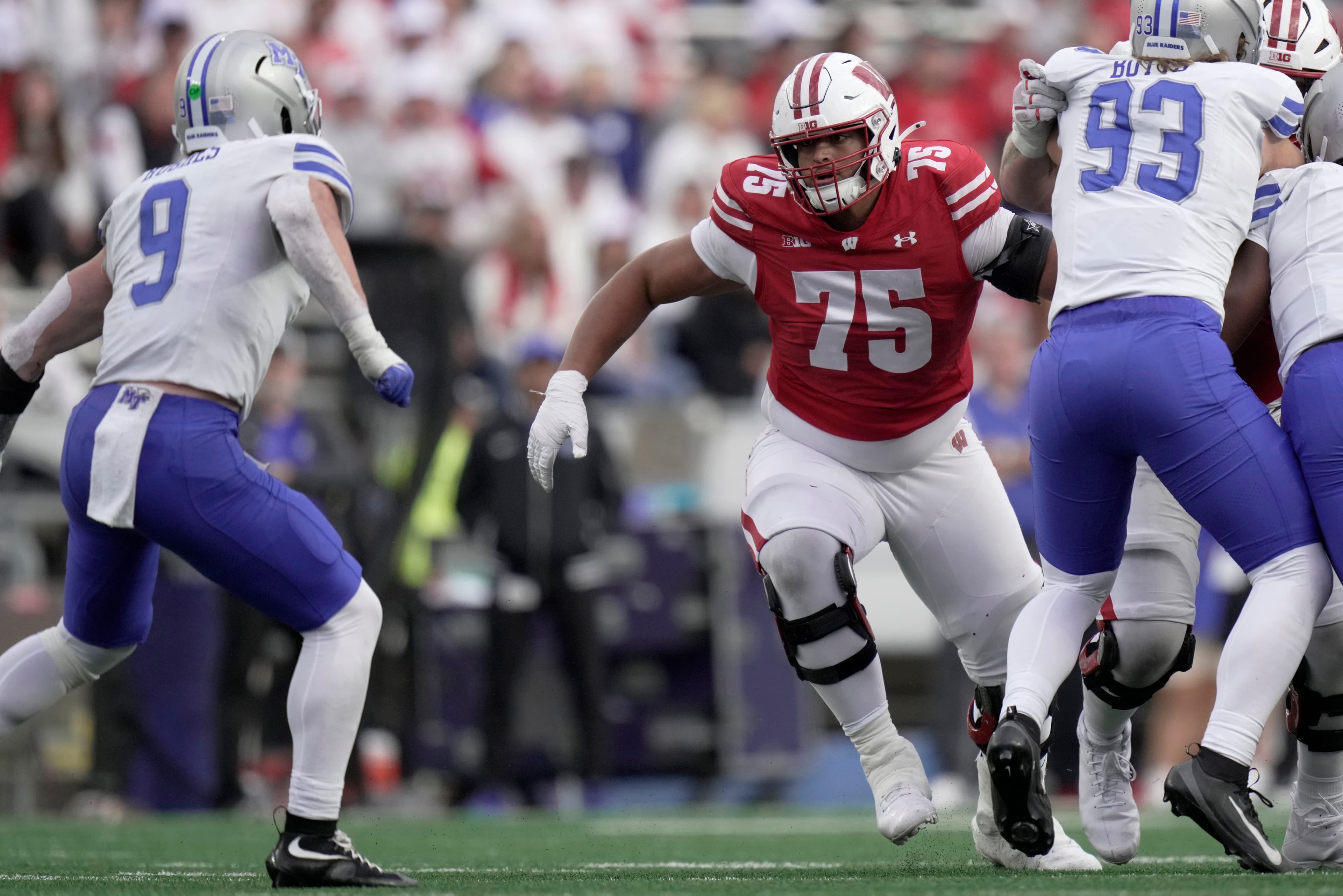 Badgers starting offensive lineman to miss rest of spring ball after surgery
