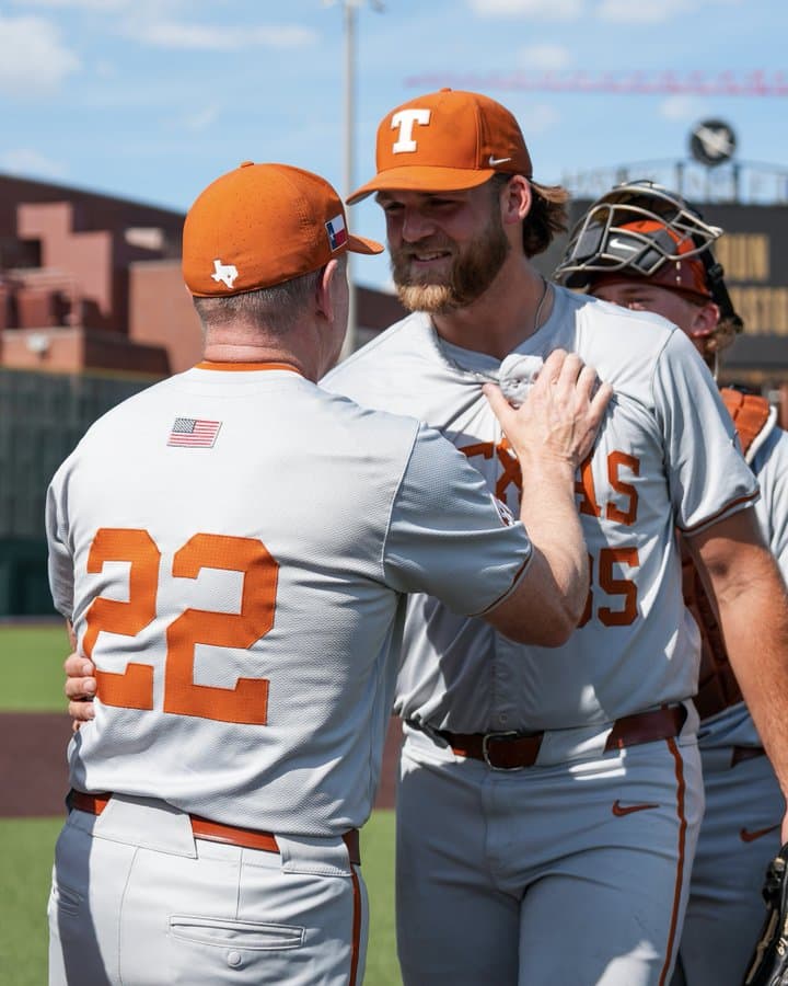No. 4 Texas grits out 4-3 10-inning win over Vanderbilt