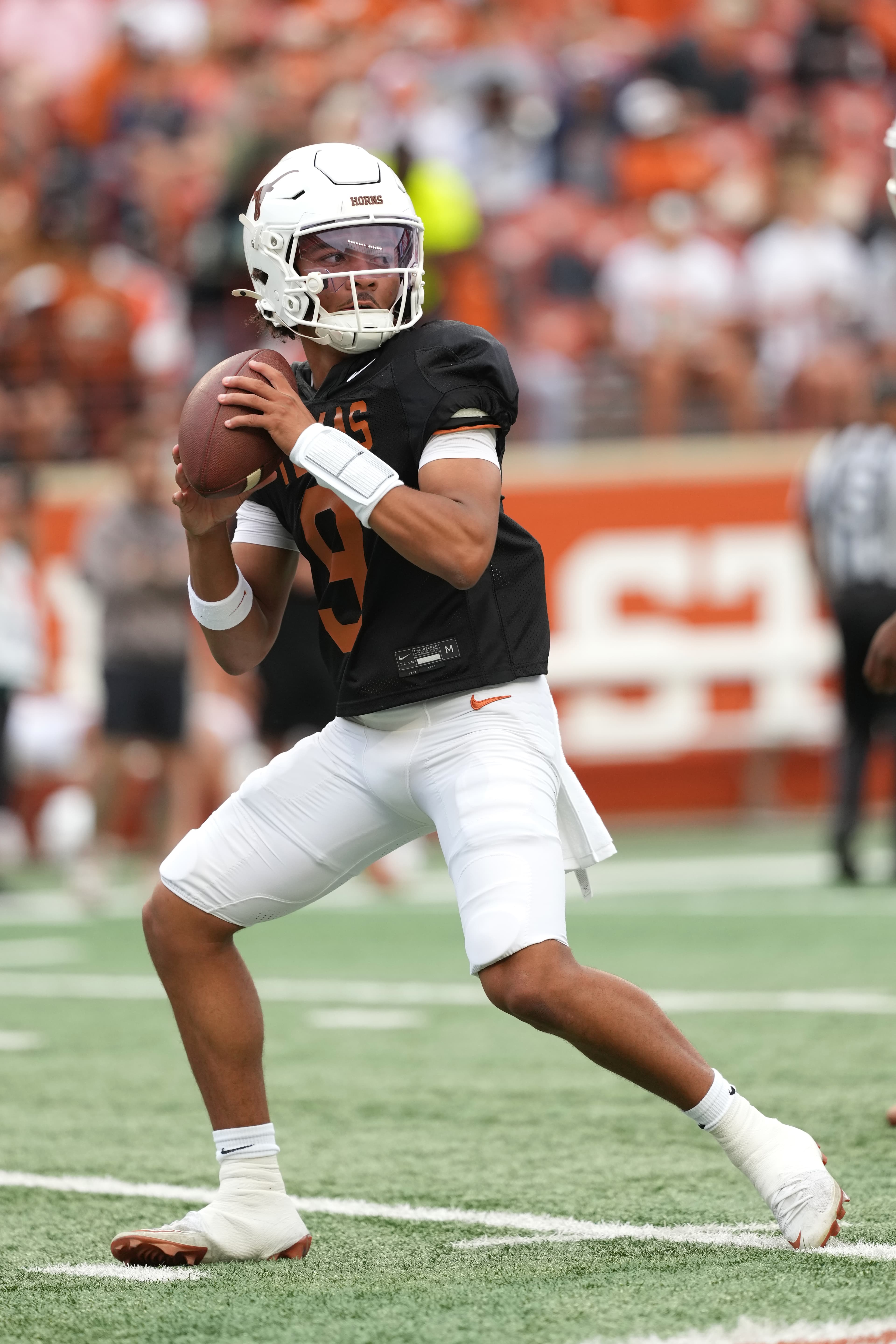 Longhorns Daily News: Will Texas backup QB KJ Lacey succeed Arch Manning in 2027?