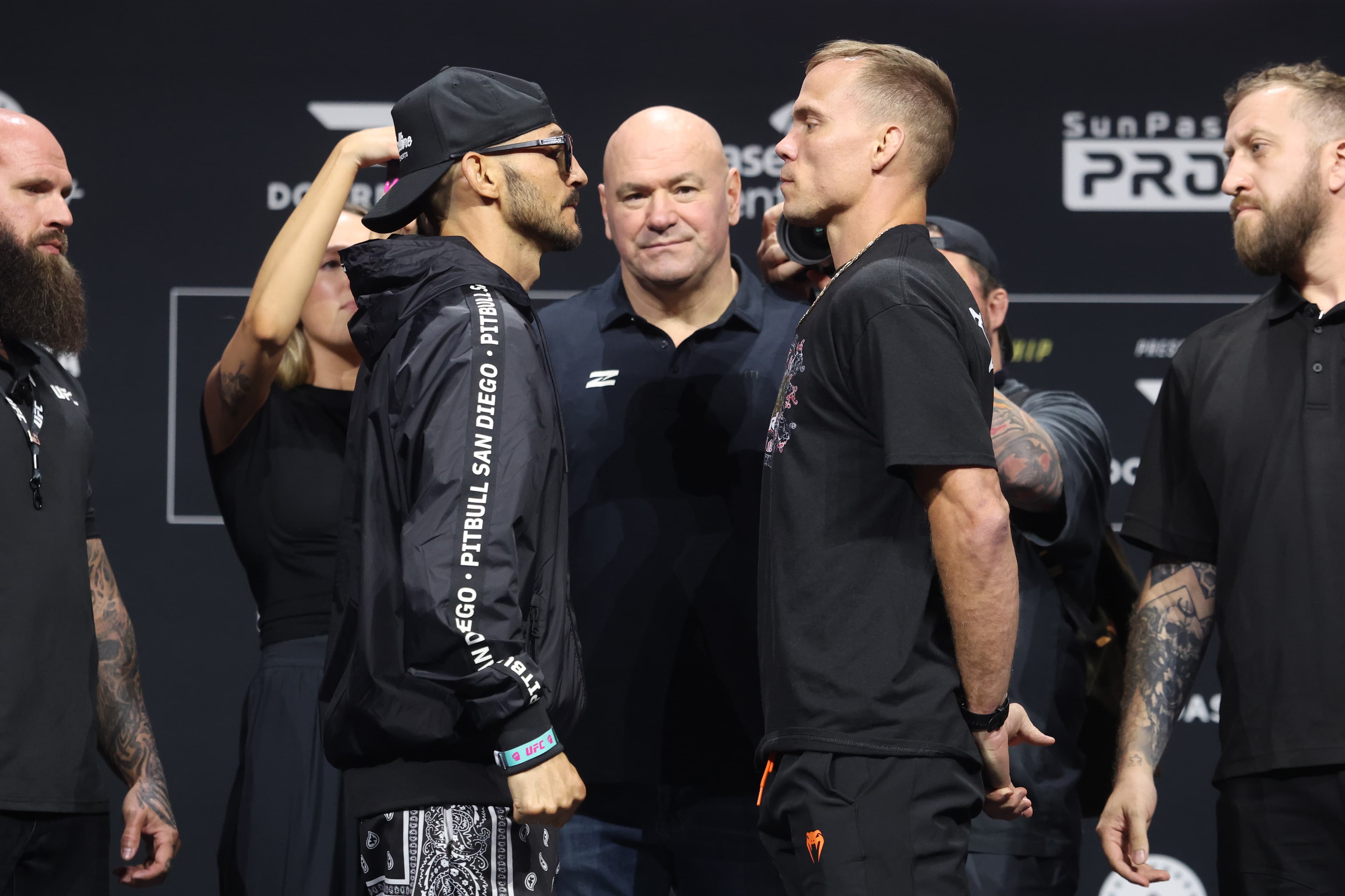 UFC 327 live blog: Cub Swanson vs. Nate Landwehr