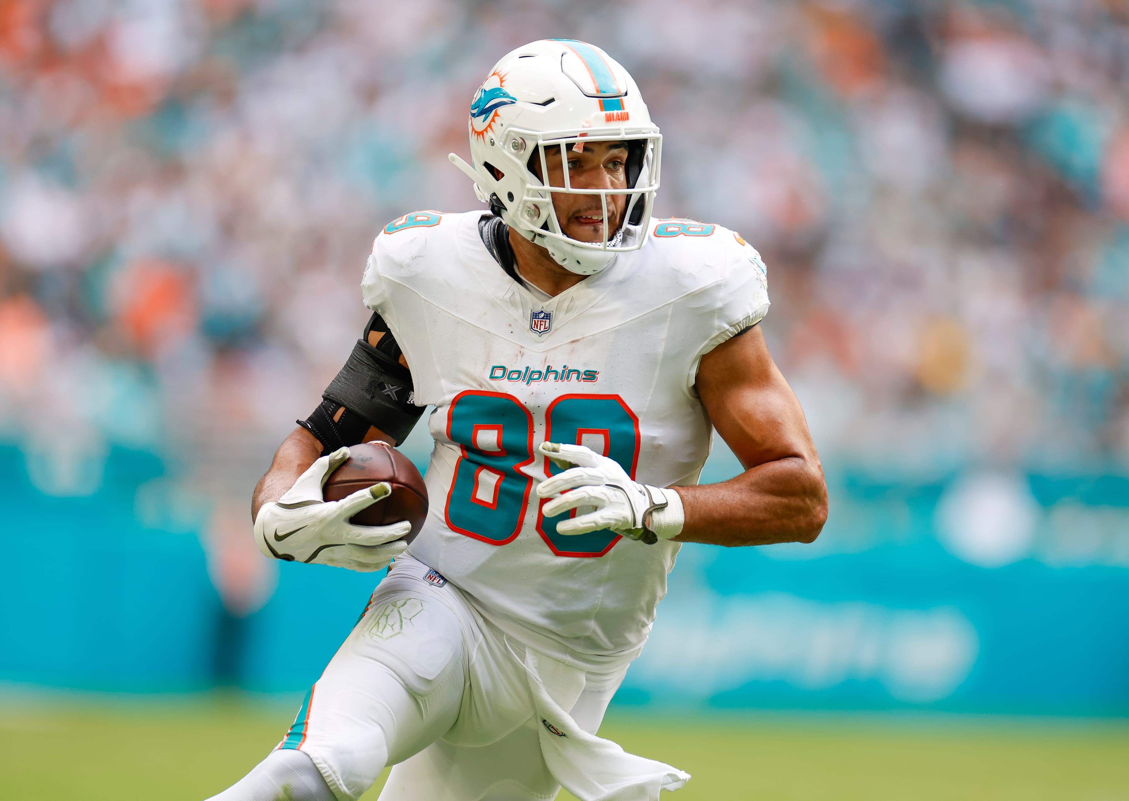 New Headline: Patriots Announce Julian Hill's Arrival: Dive Deeper into Team Tactics Now!