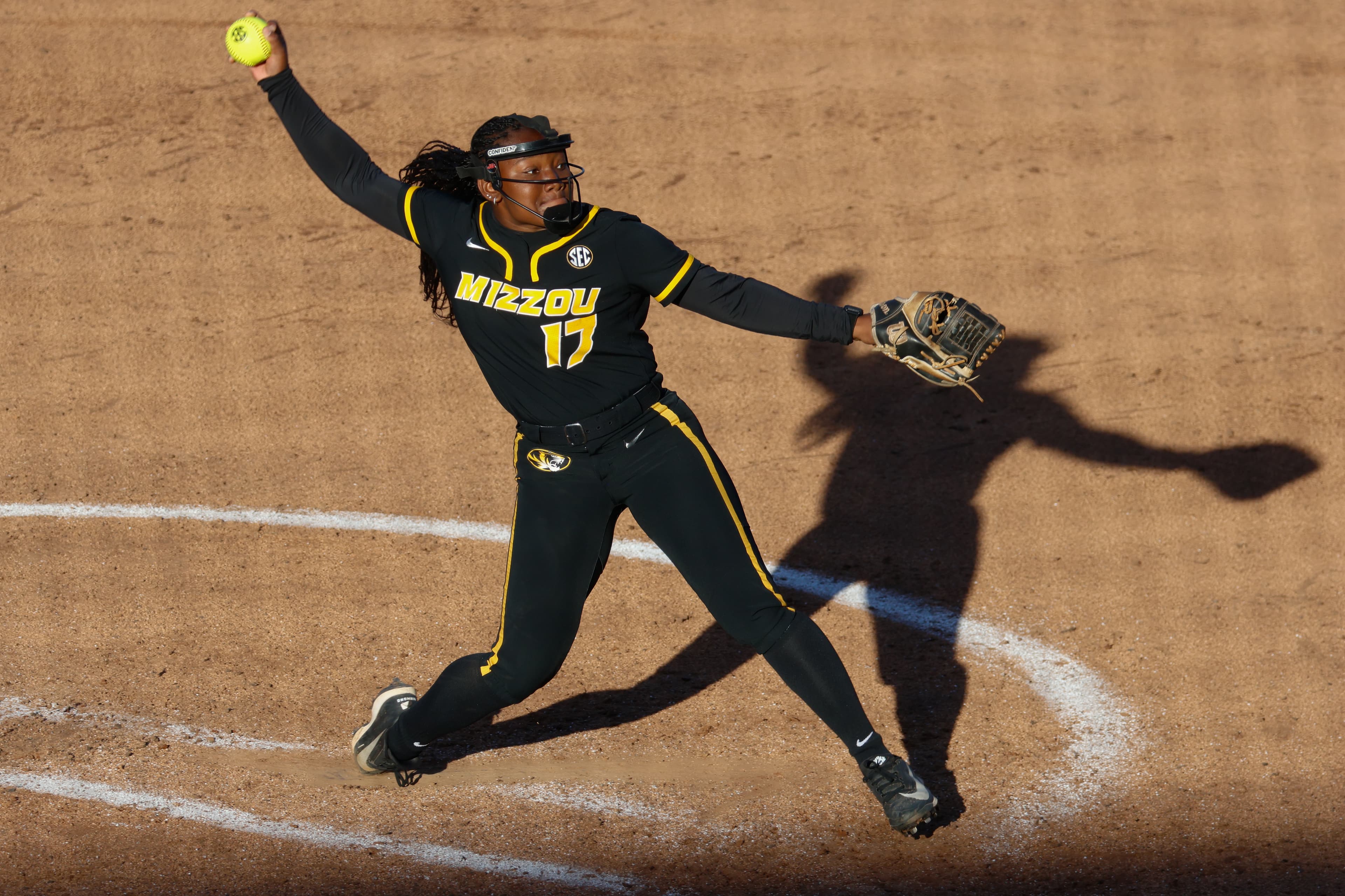 Mizzou tops No. 6 Arkansas in Game 3 thanks to Cierra Harrison, Sidney Forrester