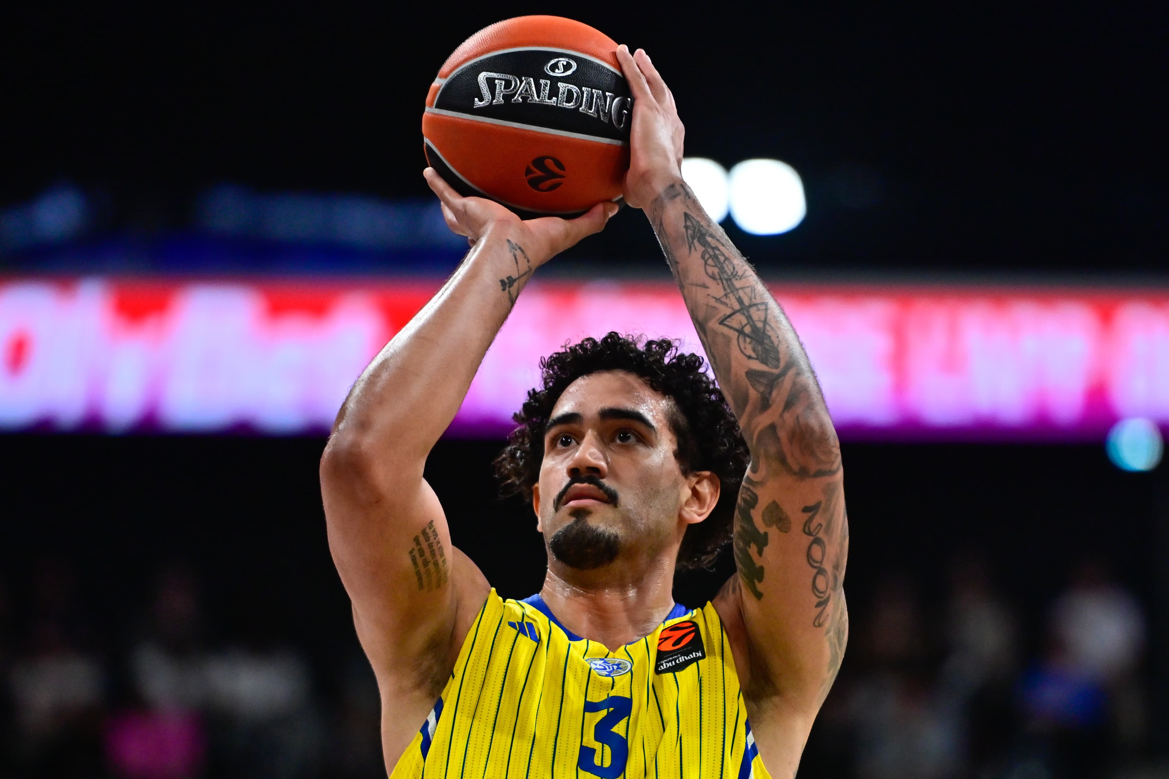 Kentucky Basketball’s Mark Pope travels to Israel to scout Márcio Santos