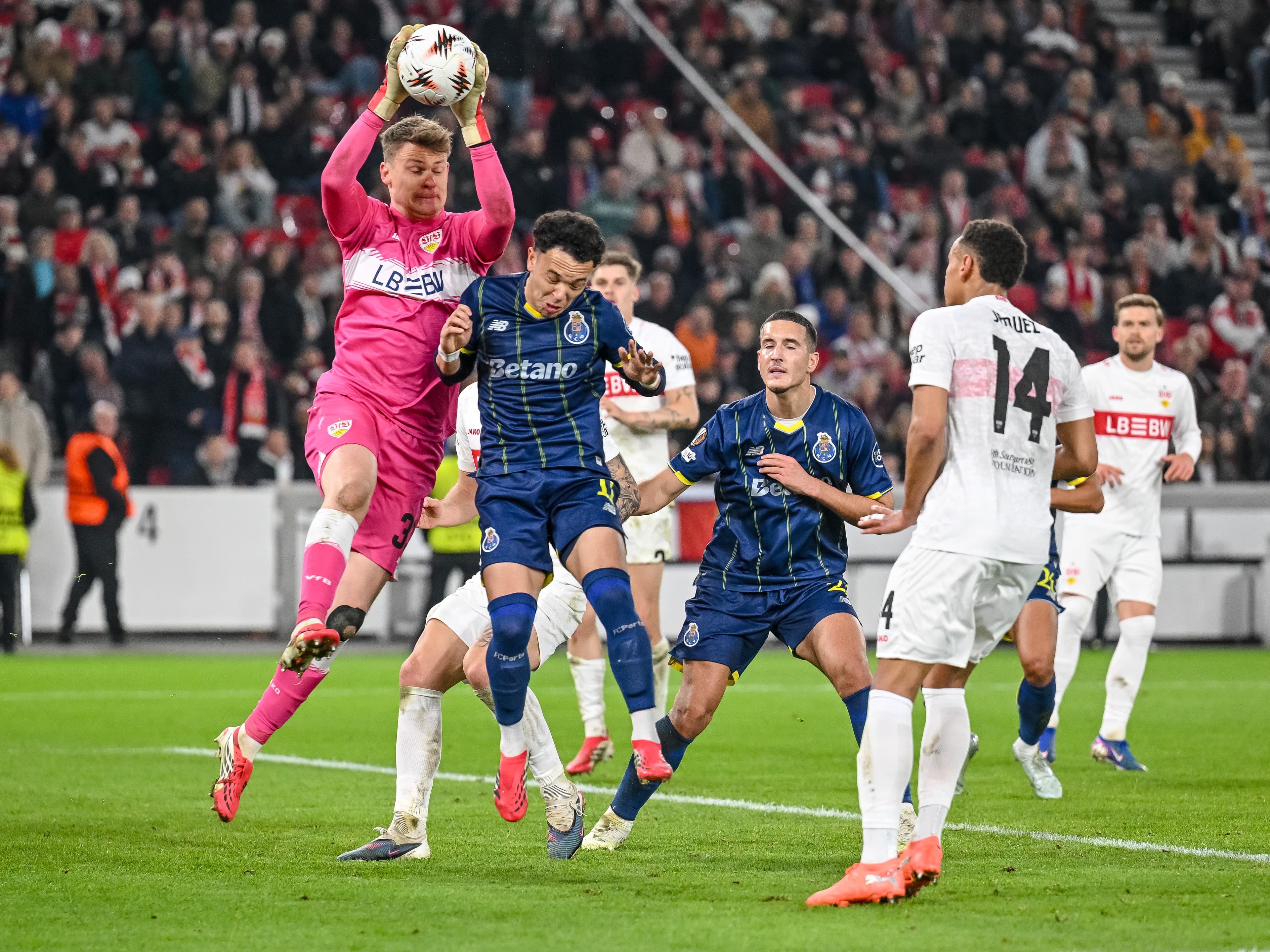 New Headline: Bayern's Swarm Surge Leads to UEFA Cup Title Streak