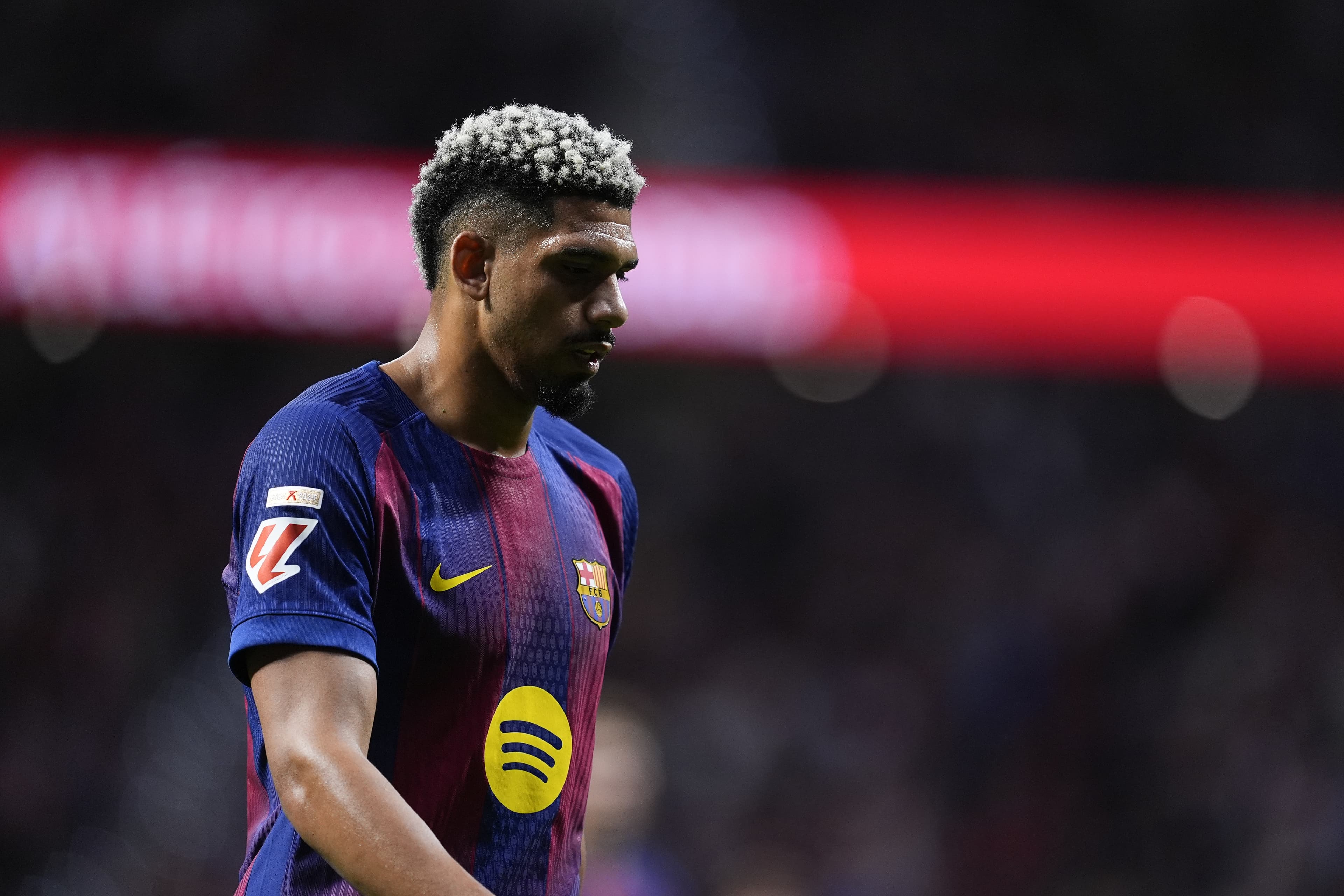 Barcelona lose Ronald Araujo and Marc Bernal to injury against Atletico